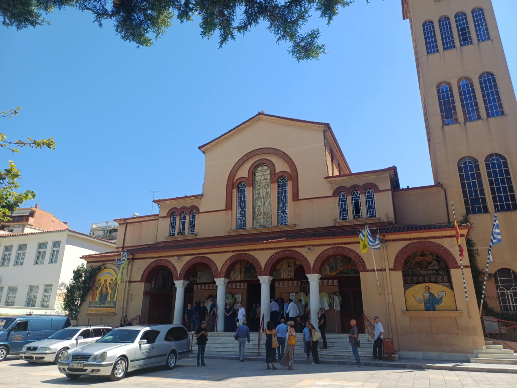 Βαθιά συγκίνηση και θλίψη στο τελευταίο αντίο του Νέστορα Αντωνίου στη Λάρισα