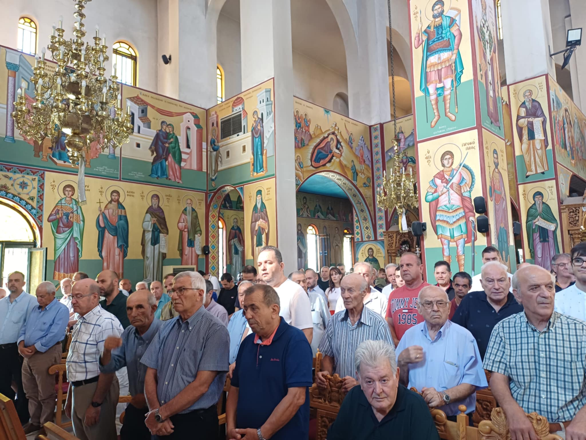 Κοίμηση της Θεοτόκου στη Λάρισα¨Πλήθος πιστών στον ναό της Παναγίας στα Ταμπάκικα (ΦΩΤΟ+video)
