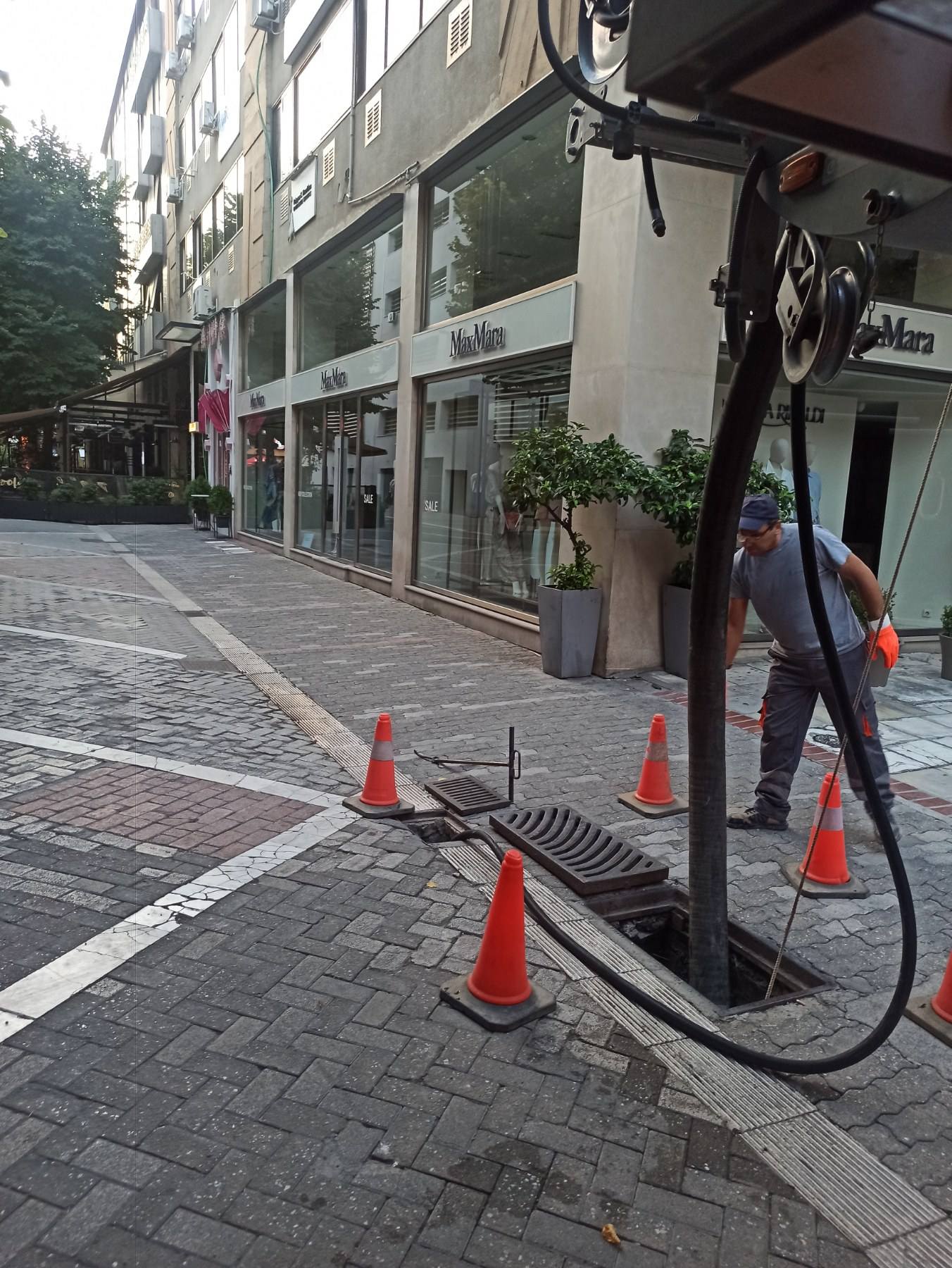 ΔΕΥΑΛ: Παρέμβαση σε ένα από τα πιο δύσκολα σημεία του κέντρου της Λάρισας (ΦΩΤΟ)