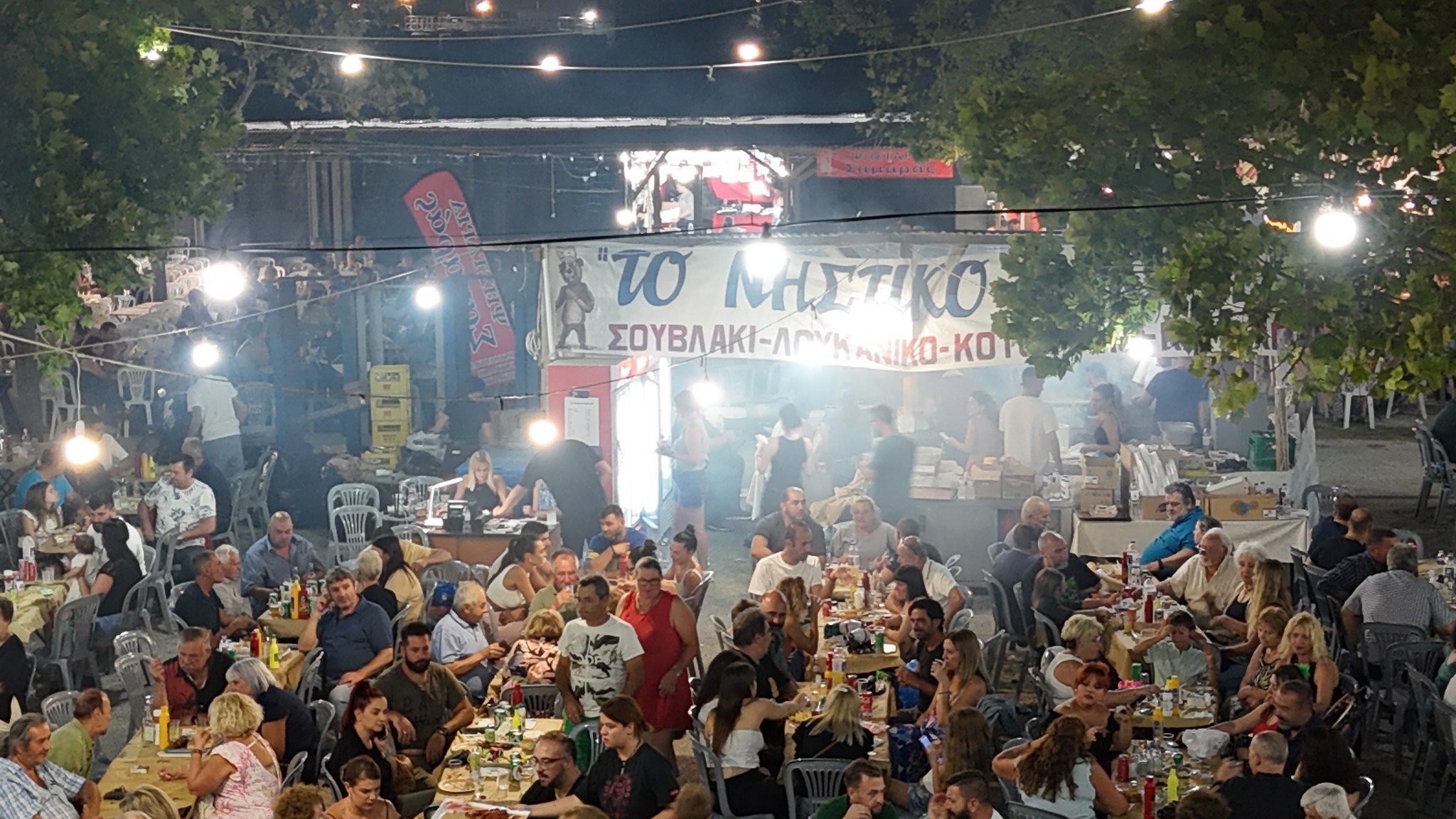 Με μεγάλη προσέλευση κόσμου άνοιξε χθες τις πύλες του το παζάρι Αλμυρού (ΦΩΤΟ)