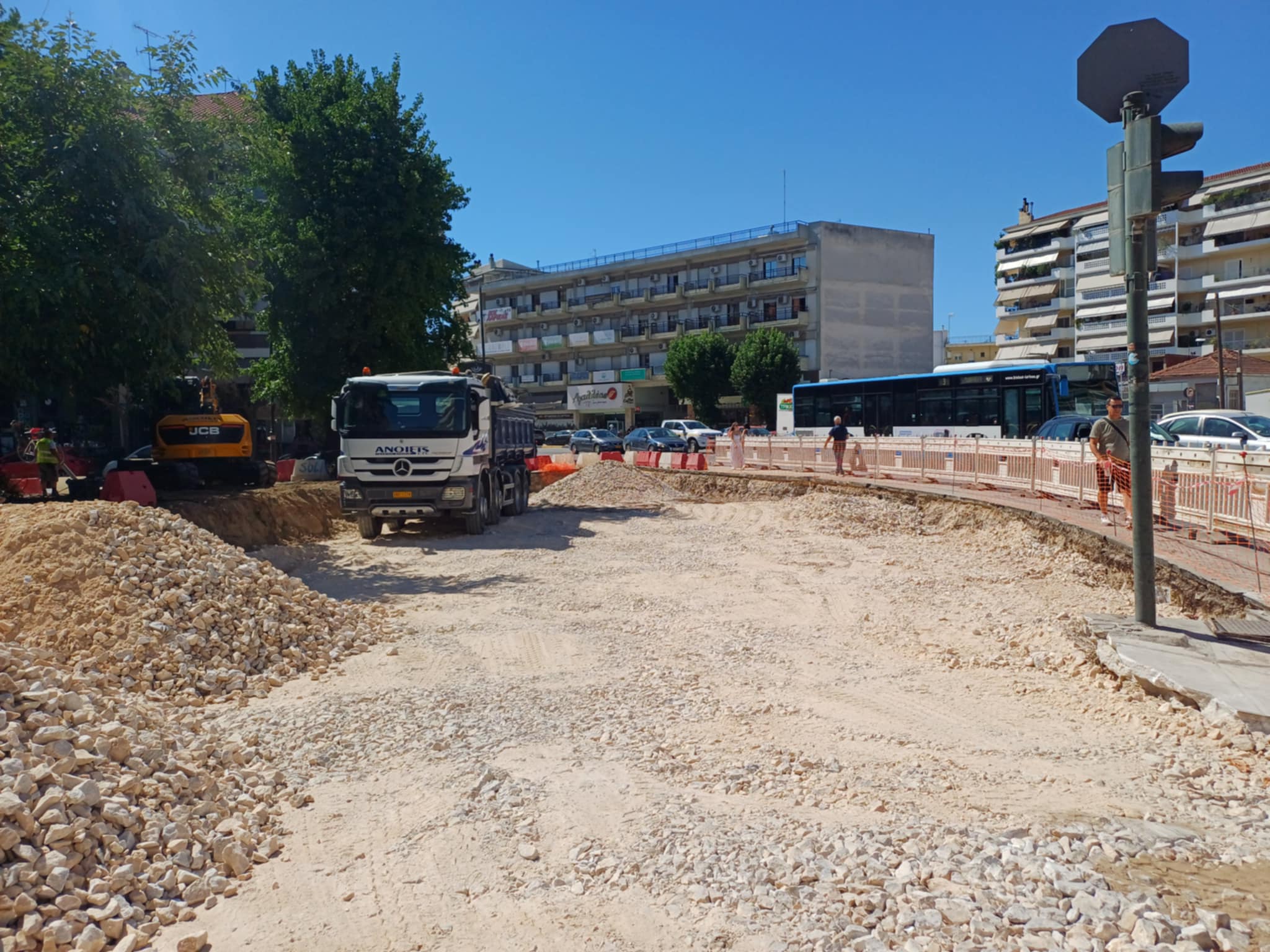 Απίστευτη ταλαιπωρία στην Ηρώων Πολυτεχνείου- τεράστιες ουρές και μποτιλιάρισμα λόγω έργων (ΦΩΤΟ)
