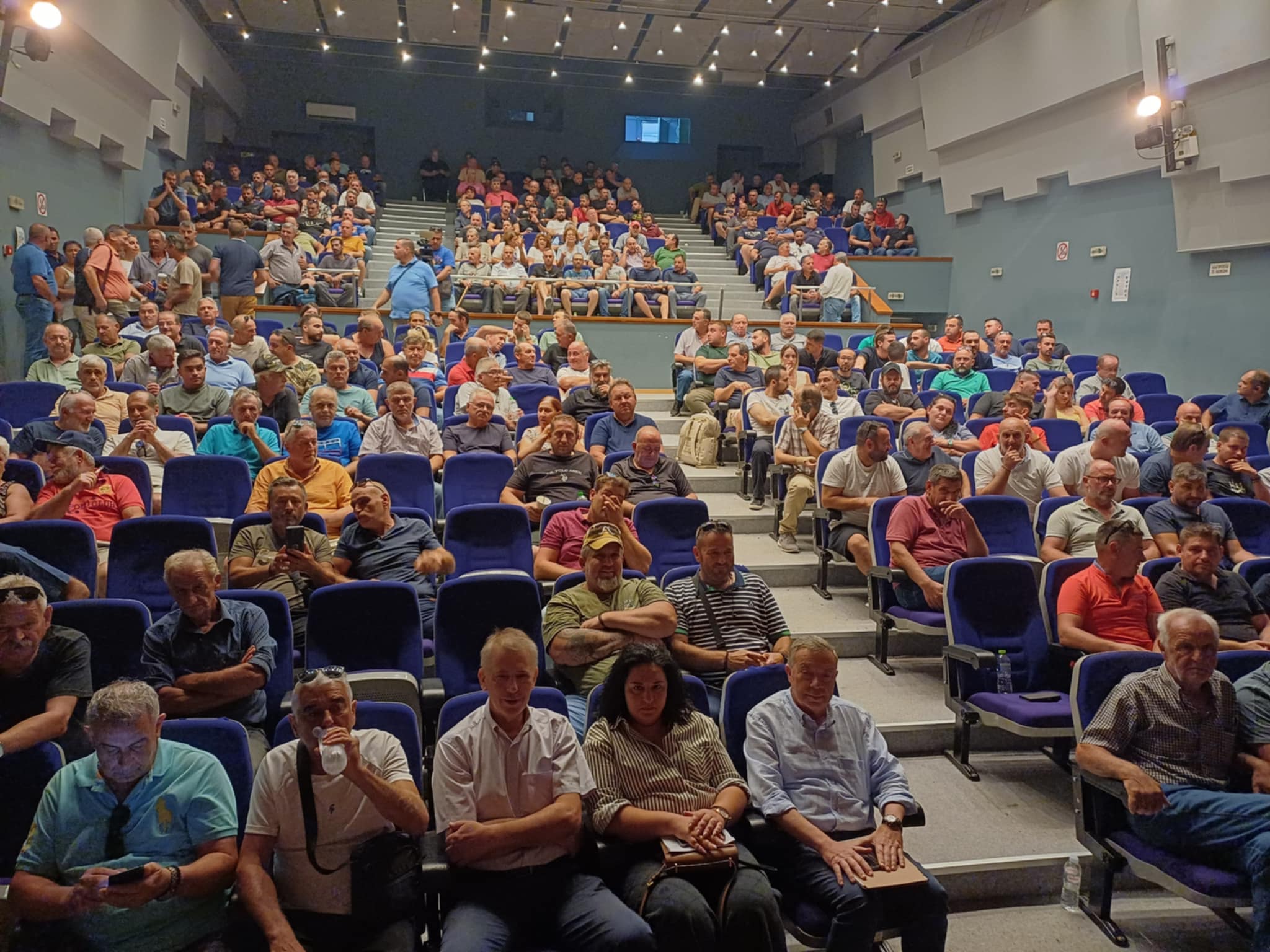 Αγωνιούν για το μέλλον τους οι κτηνοτρόφοι λόγω ευλογιάς-σύσκεψη σήμερα στον Τύρναβο (ΦΩΤΟ+video)