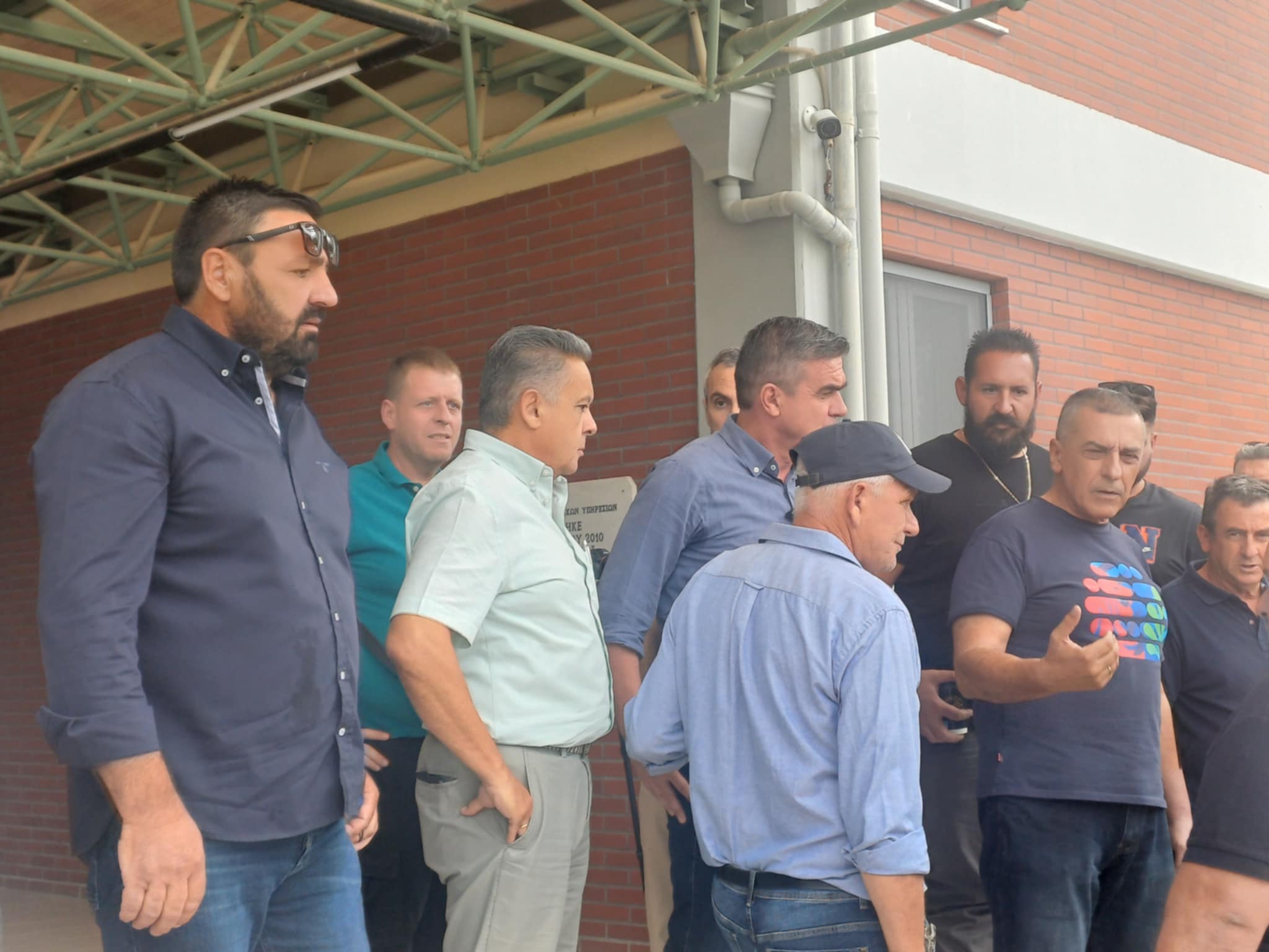 Πανελλαδική διαμαρτυρία κτηνοτρόφων στην περιφέρεια -ζητούν άμεσα αποζημιώσεις και εμβόλιο για την  ευλογιά (ΦΩΤΟ+video)