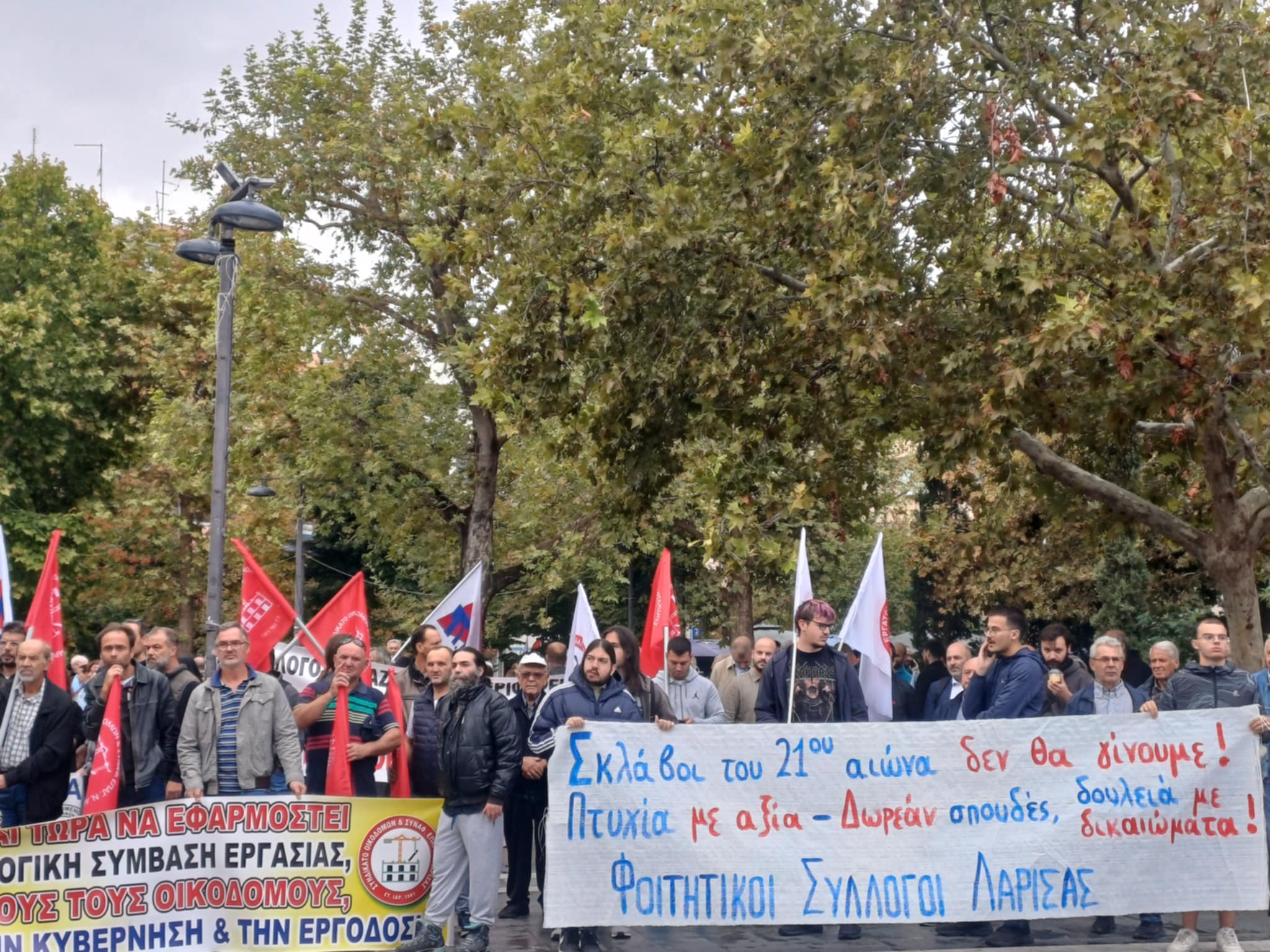 Κοινή απεργιακή συγκέντρωση Εργατικού Κέντρου και ΑΔΕΔΥ στην κεντρική πλατεία ενάντια στο 13ωρο (ΦΩΤΟ+video)