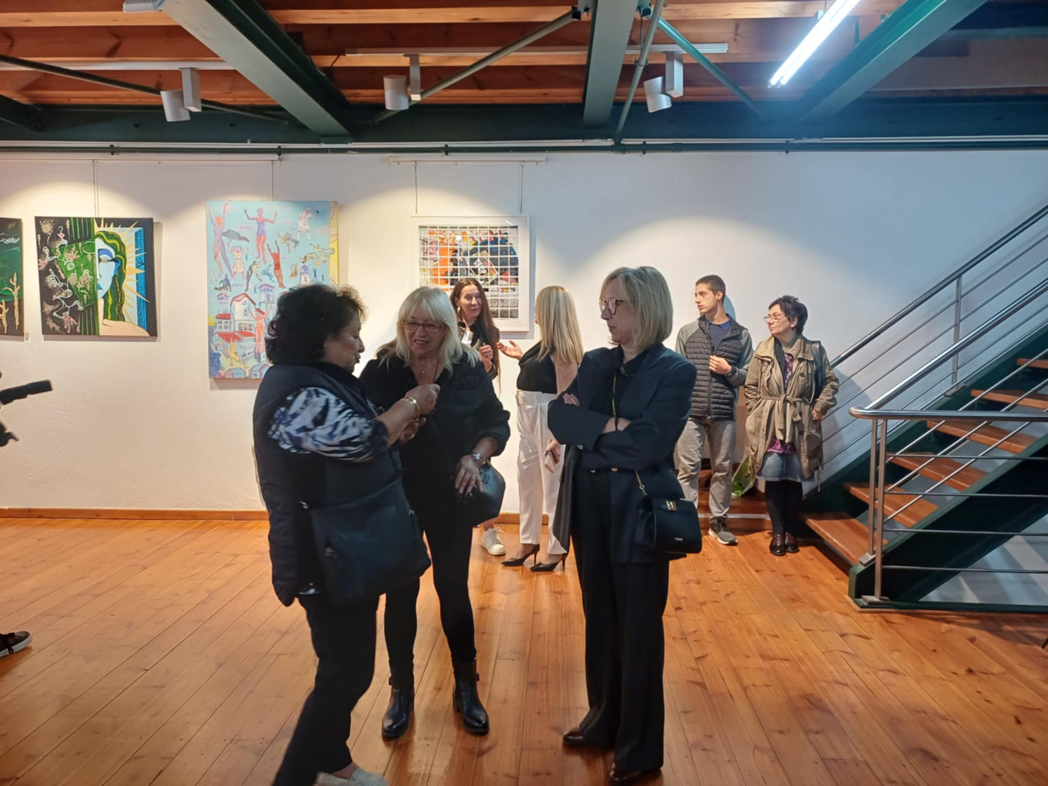 Εγκαινιάστηκε η έκθεση ζωγραφικής «LARISSA ART GLOBAL», της βραβευμένης εικαστικού Βασιλικής Μάγγα. (ΦΩΤΟ)