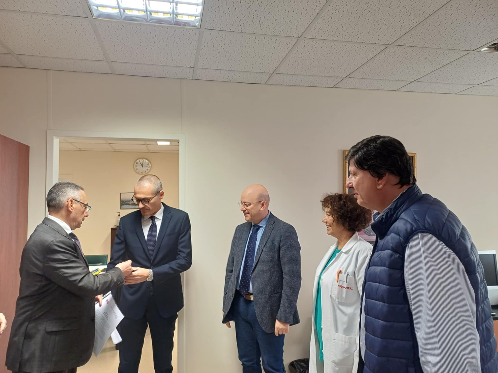 Τελετή παράδοσης οχήματος στο Πανεπιστημιακό για εξωτερικές αιμοληψίες (ΦΩΤΟ)