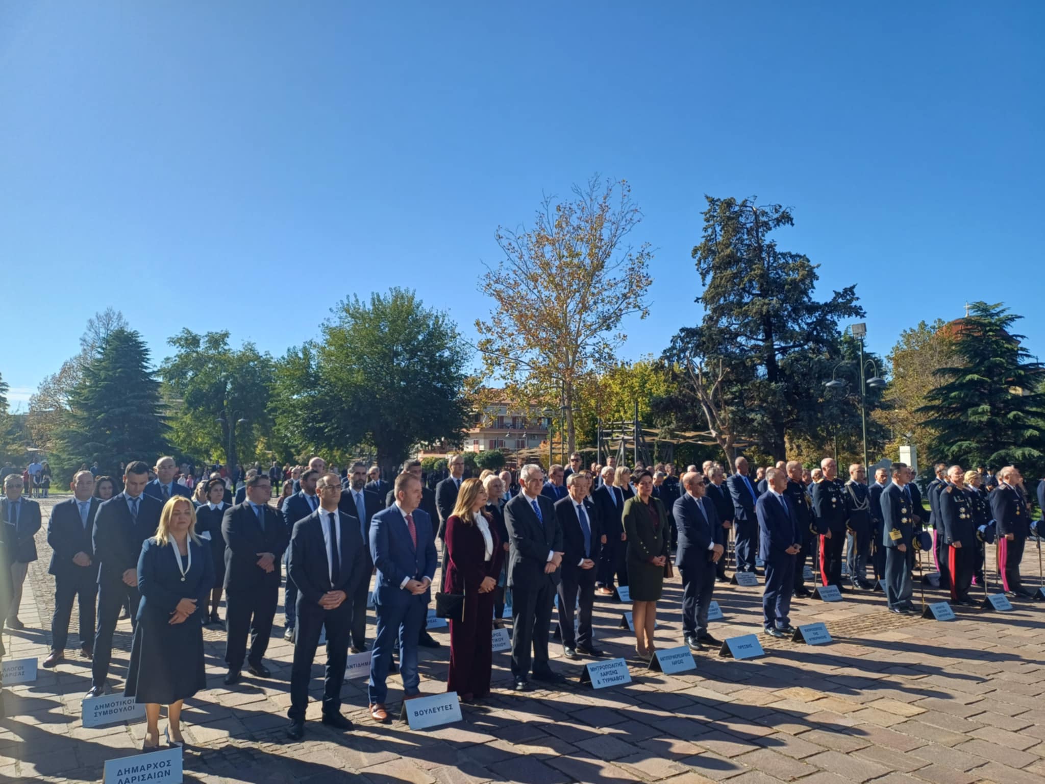 Με κατθεση στεφάνων στο Ηρώο συνεχίζονται οι εκδηλώσεις για την εθνική επέτειο (ΦΩΤΟ +video)