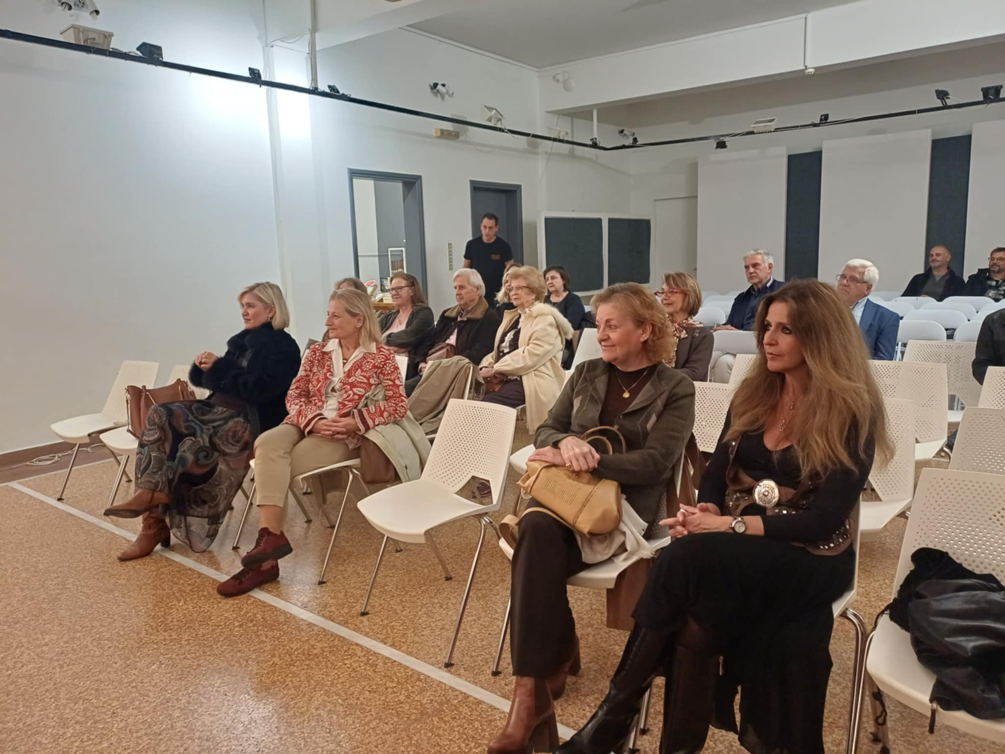 Το βιβλίο της Μάγιας Μποντζώρλου με τίτλο «Το Τριαντάφυλλο του Νότου» (ΦΩΤΟ)