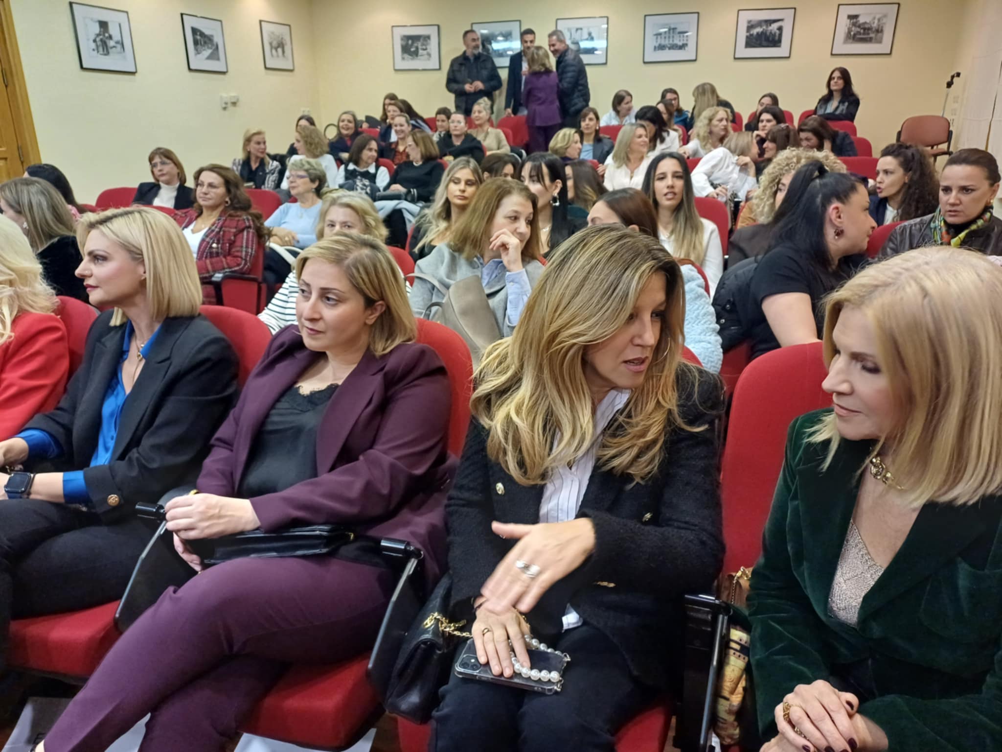 Μεγάλη συμμετοχή στην εκδήλωση του Επιμμελητηρίου Λάρισας για τη γυναικεία επιχειρηματικότητα (ΦΩΤΟ)