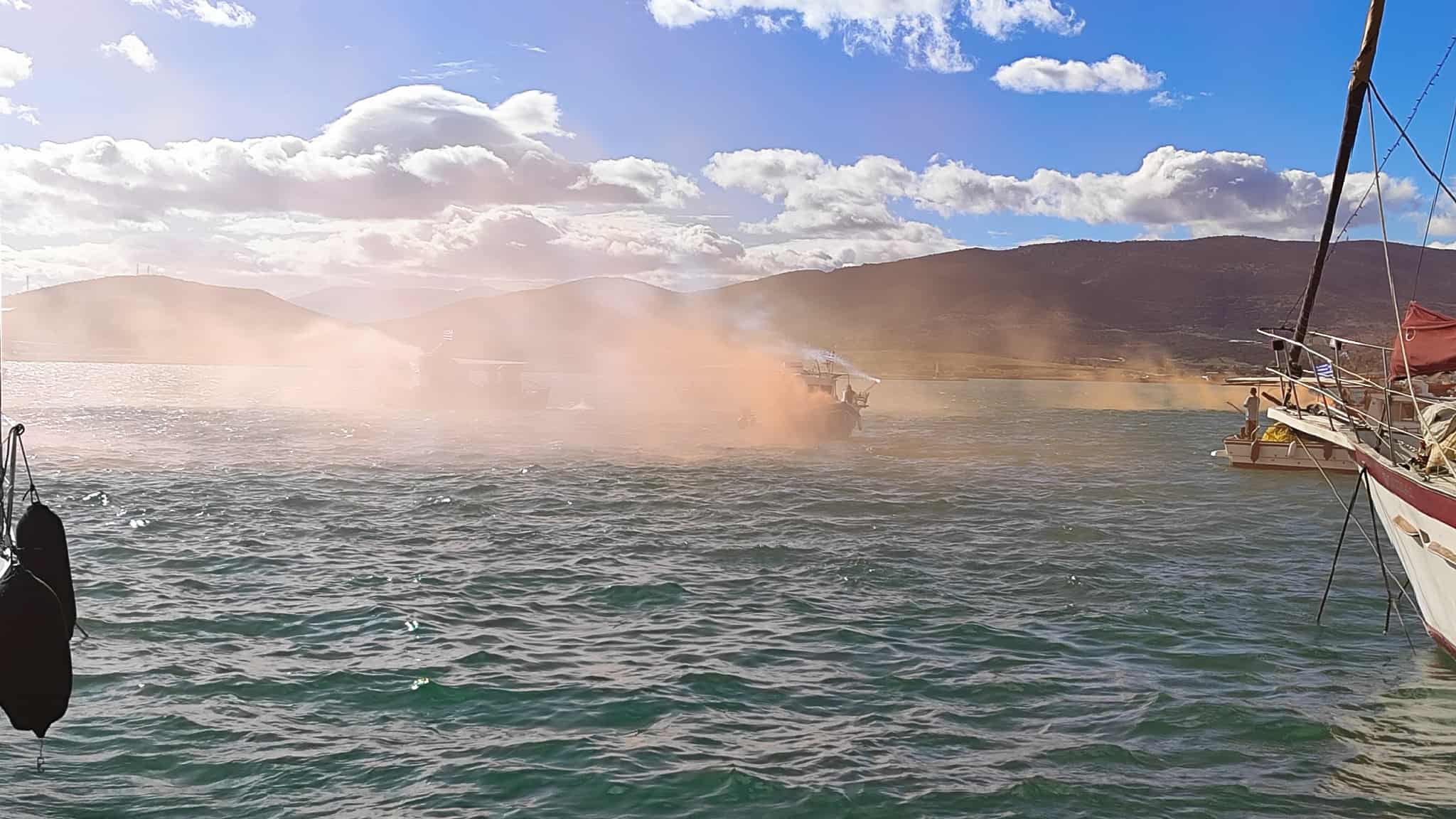 Χιλιαδες πολίτες στην παραλία βροντοφωνάζουν ΟΧΙ  LNG  στον Παγασητικό (ΦΩΤΟ)