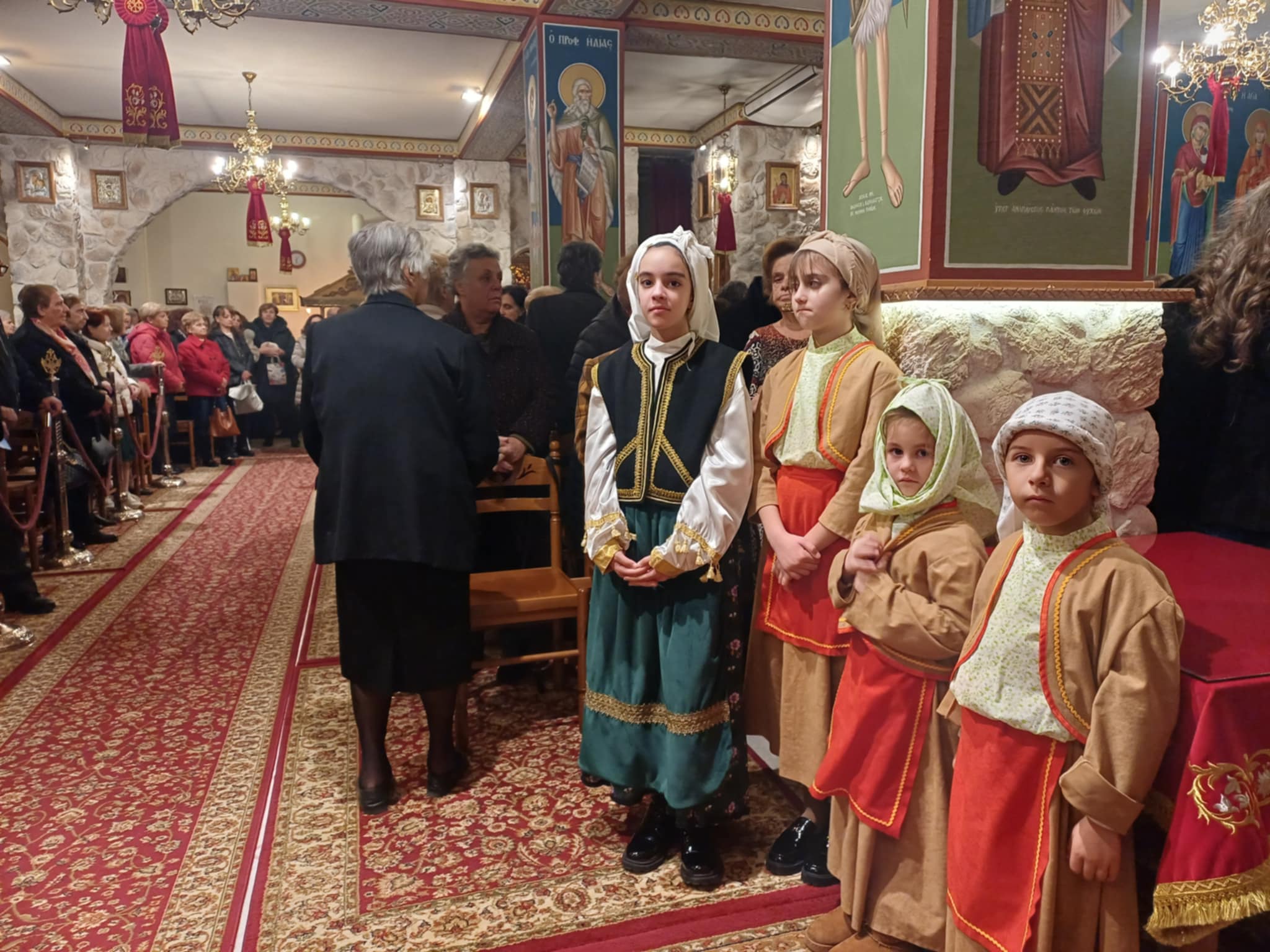 Πλήθος πιστών στο Μητροπολιτικό Παρεκκλήσιο της Αγίας Αικατερίνης, στην περιοχή του Αλκαζάρ (ΦΩΤΟ)