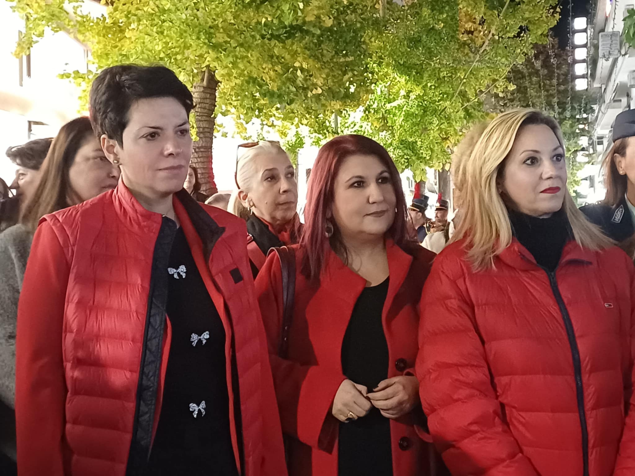 Μια μεγάλη ανοιχτή αγκαλιά η Λάρισα για την εξάλειψη της βίας κατά των γυναικών (ΦΩΤΟ+video)