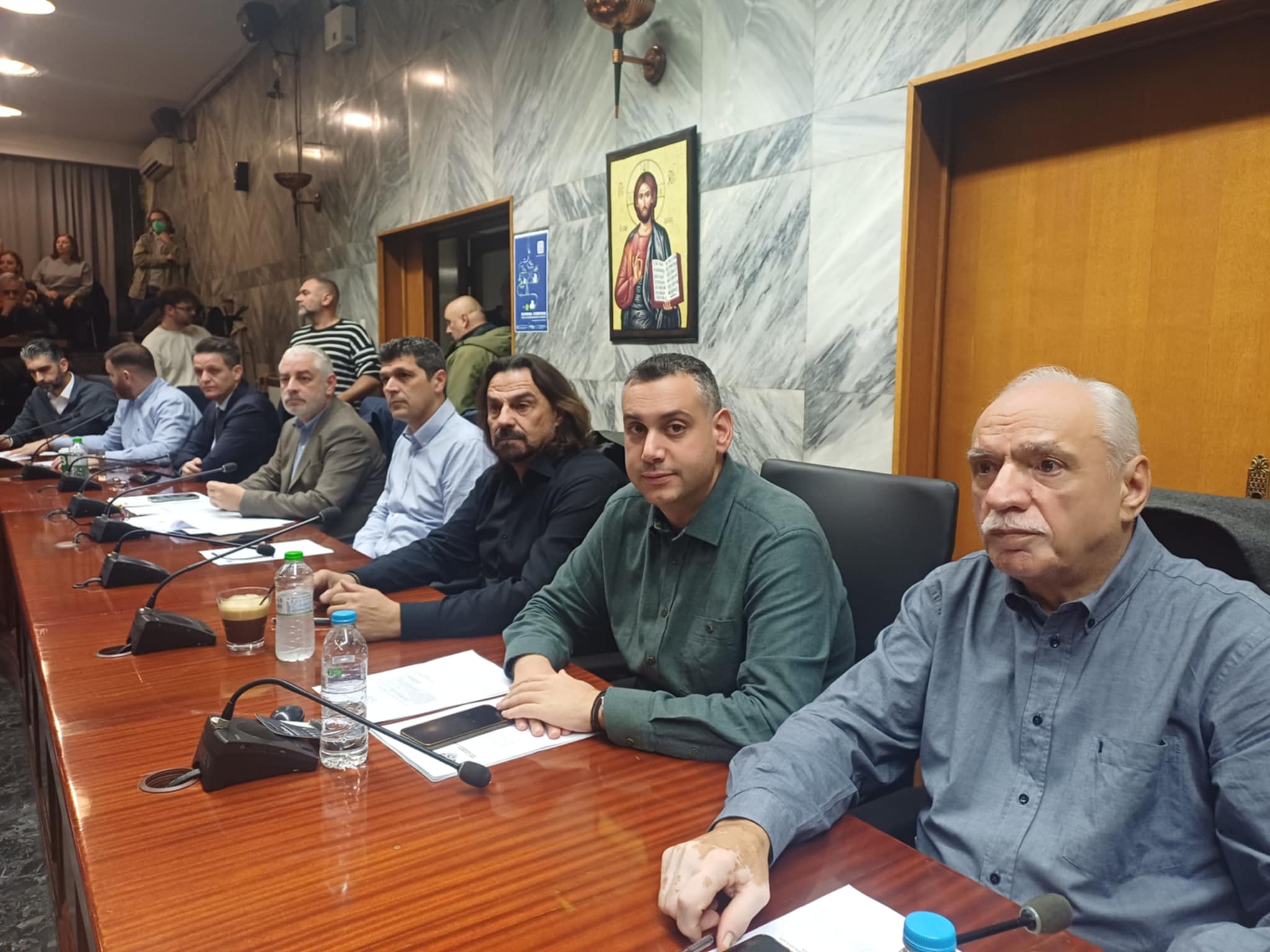 Στο επίκεντρο η κατάργηση της Παιδιατρικής του ΓΝΛ τραβά στην αποψινή συνεδρίαση του δημοτ. συμβουλίου Λάρισας (ΦΩΤΟ)