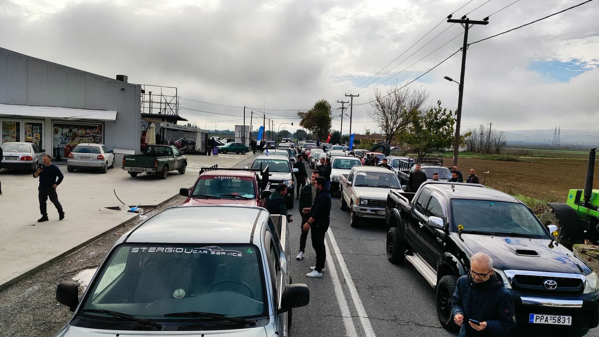 Έφτασε το κομβόϊ από Βόλο στο Ριζόμυλο- ξεκινούν για Νίκαια οι αγρότες της Μαγνησίας (ΦΩΤΟ)