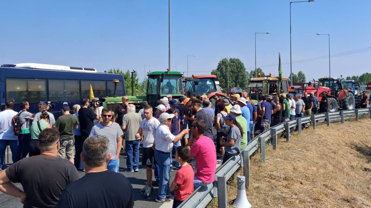 “Λύσεις εδώ και τώρα ζητούν” οι αγρότες της Καρδίτσας που παραμένουν πάνω στον Ε 65 (φωτο +video)