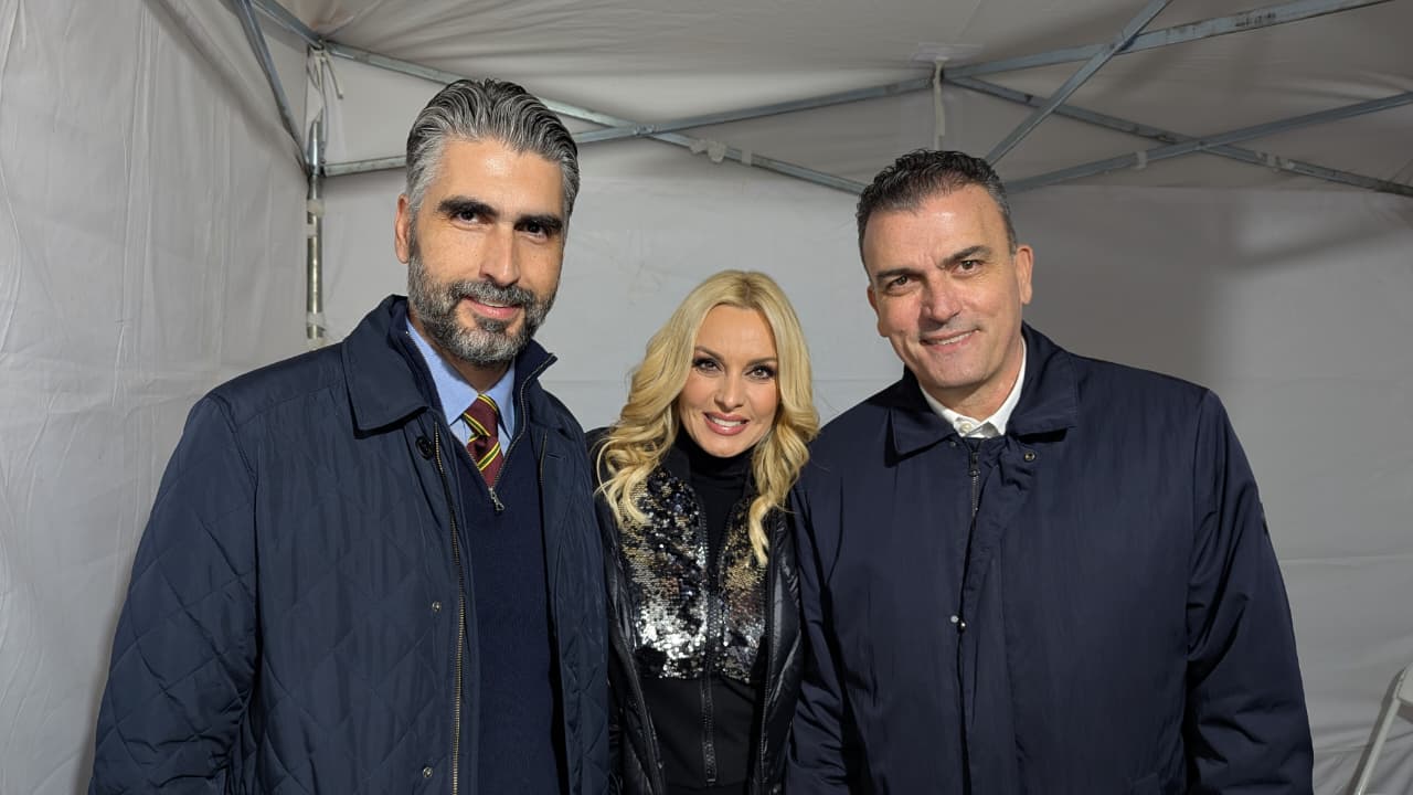 Δήμος Λαρισαίων: Φαντασμαγορική τελετή για το άναμμα του χριστουγεννιάτικου δέντρου (ΦΩΤΟ+video)