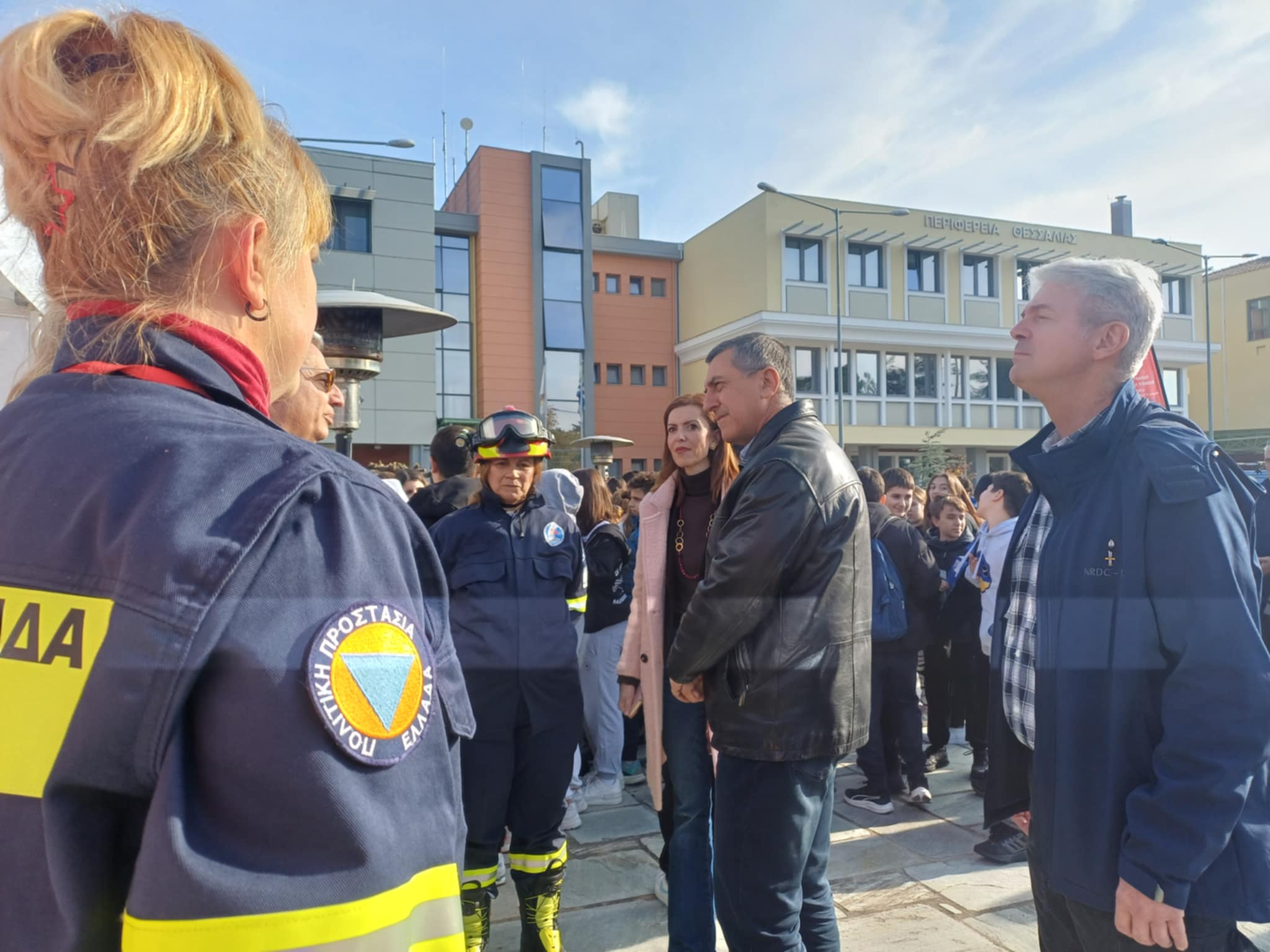 Γέμισε εθελοντές το προαύλιο της περιφέρειας- επίδειξη ΚΑΡΠΑ στο “Open Day Εθελοντισμού” (ΦΩΤΟ)