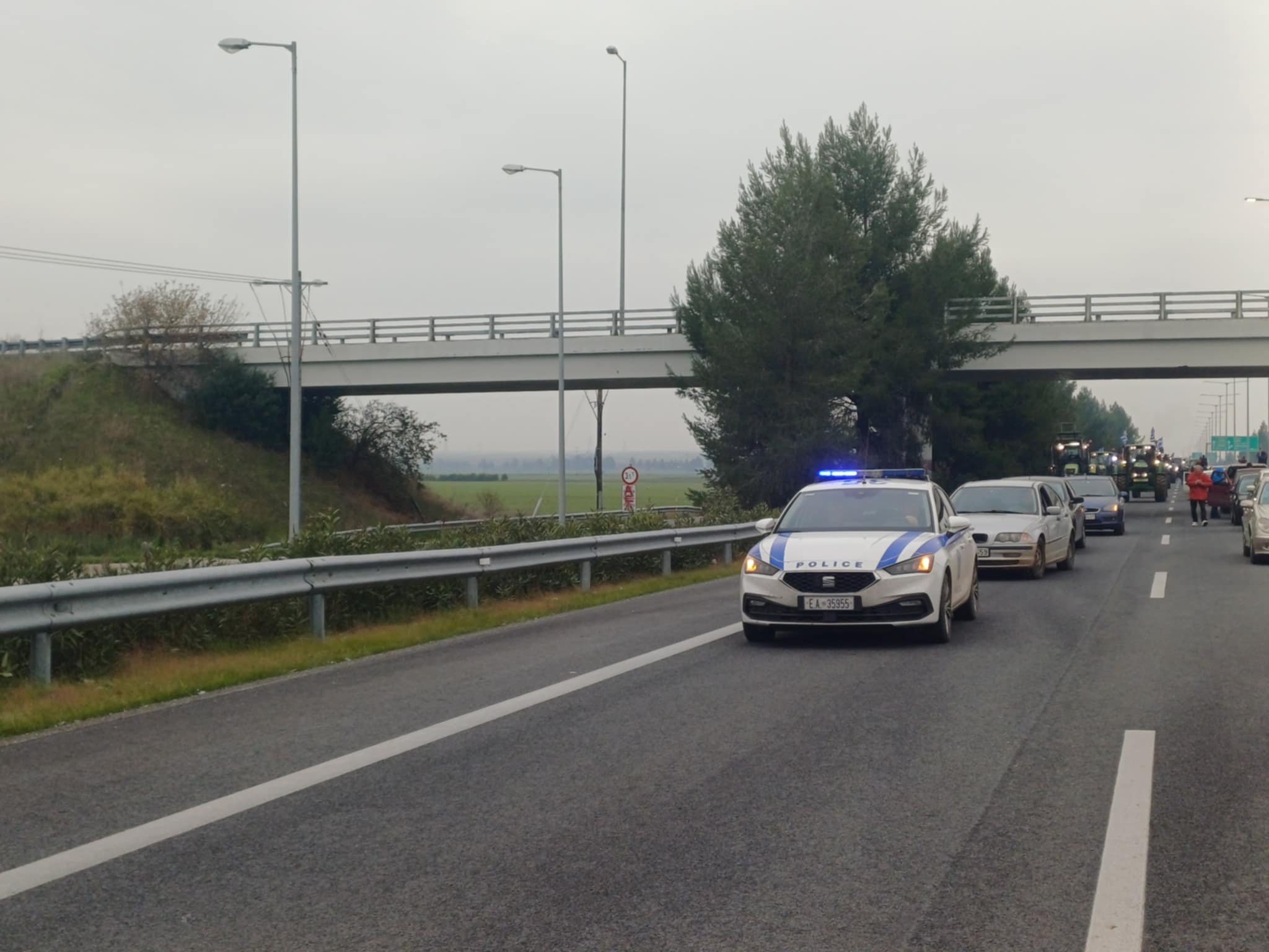 Ανοίγουν δύο λωρίδες κυκλοφορίας σε Ριτσώνα, Κάστρο Βοιωτίας και Αμφίκλεια -ουρά χιλιομέτρωνκαι στον Πλατύκαμπο (video)