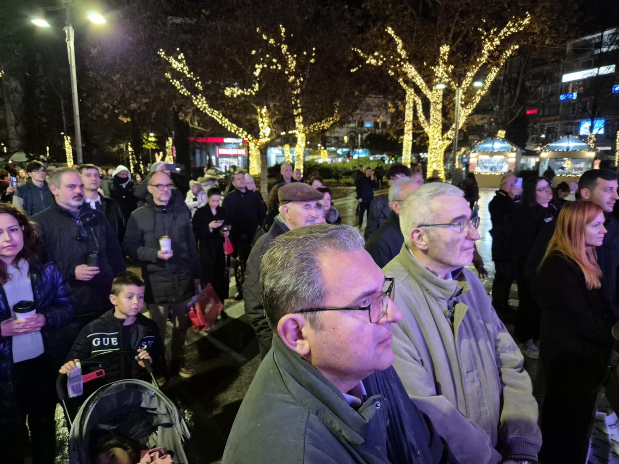 Με drone show και χριστουγεννιάτικες μελωδίες γιόρτασε η Λάρισα την παραμονή Χριστουγέννων (ΦΩΤΟ+βίντεο)