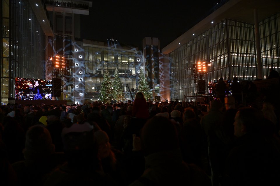 Η Ελλάδα υποδέχτηκε το 2026 με εκδηλώσεις από άκρη σε άκρη της χώρας -live ap;o to S;yntagma