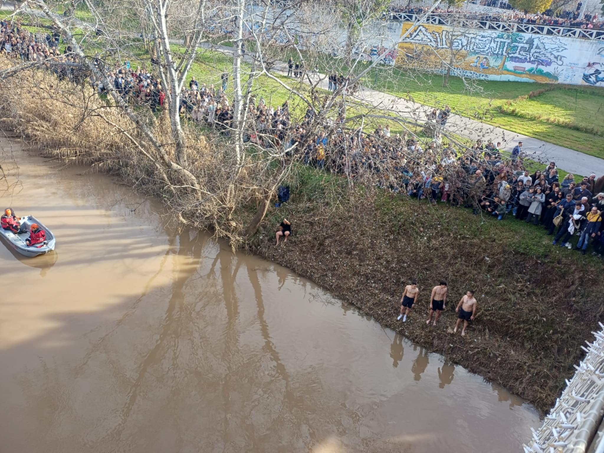 Ο 22χρονος Ραφαήλ Νικολάου είναι ο πιστός που έπιασε το σατυρό στη Λάρισα (ΦΩΤΟ+video)