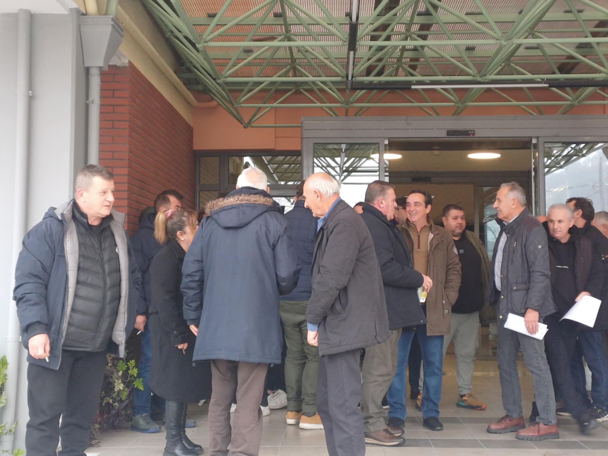 Στην περιφέρεια οι παραγωγοί ΛαΊκών αγορών που από σήερα απεργούν (ΦΩΤΟ)