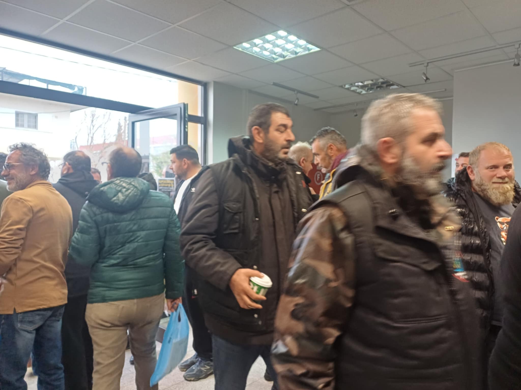 Όλα -έτοιμα για τη σύσκεψη τςη πανελλαδικής - δεκάδες αγρότες από 50 μπλόκα στη Νίκαια (ΦΩΤΟ)