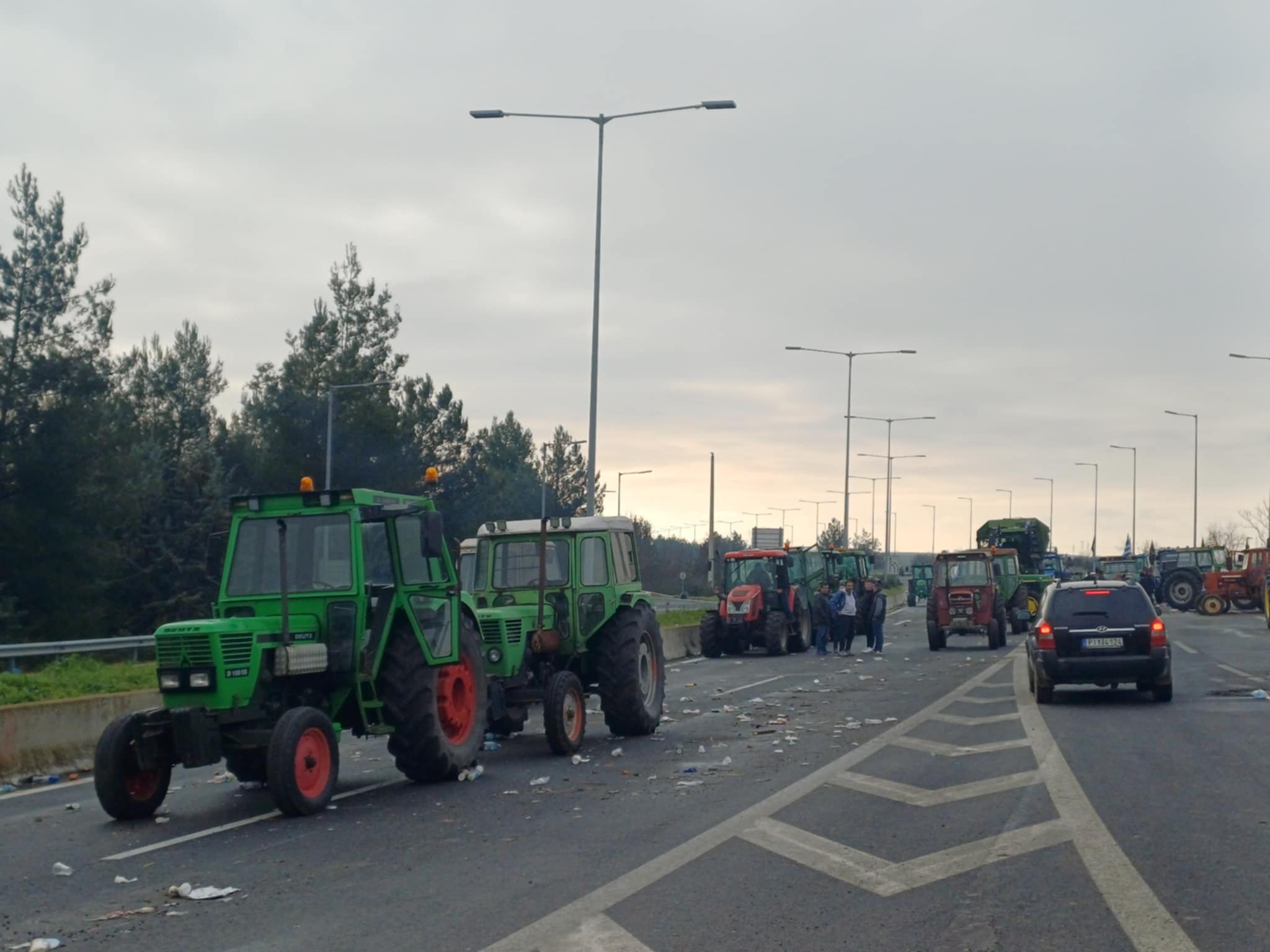 Φεύγουνμε ψηλά το κεφάλι μετά από 55 ημέρες παραμονής οι αγρότυες από το μπλόκο της Νίκαιας (ΦΩΤΟ+video)