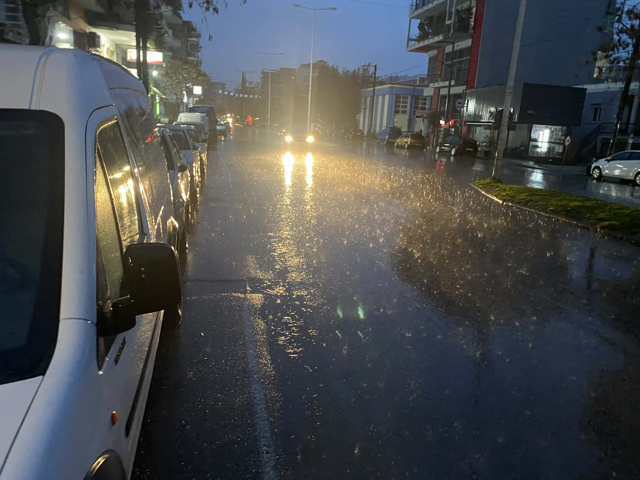 Μήνυμα από το 112 το βράδυ του Σαββάτου στη Λάρισα- έντονη βροχόπτωση από τα ξημερώματα (ΦΩΤΟ)