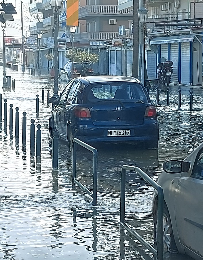 Κραυγή Αγανακτησης στην Ολυμπιακή Ακτή - Παραλία Κατερίνης: Οι Πλημμύρες «Πνίγουν» Περιουσίες και Τουρισμό