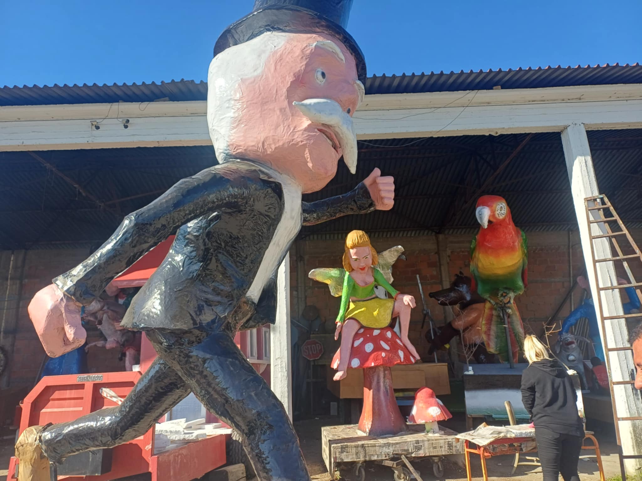 Πυρετώδεις προετοιμασίες για το Τυρναβίτικο Καρναβάλι 2026 (ΦΩΤΟ)