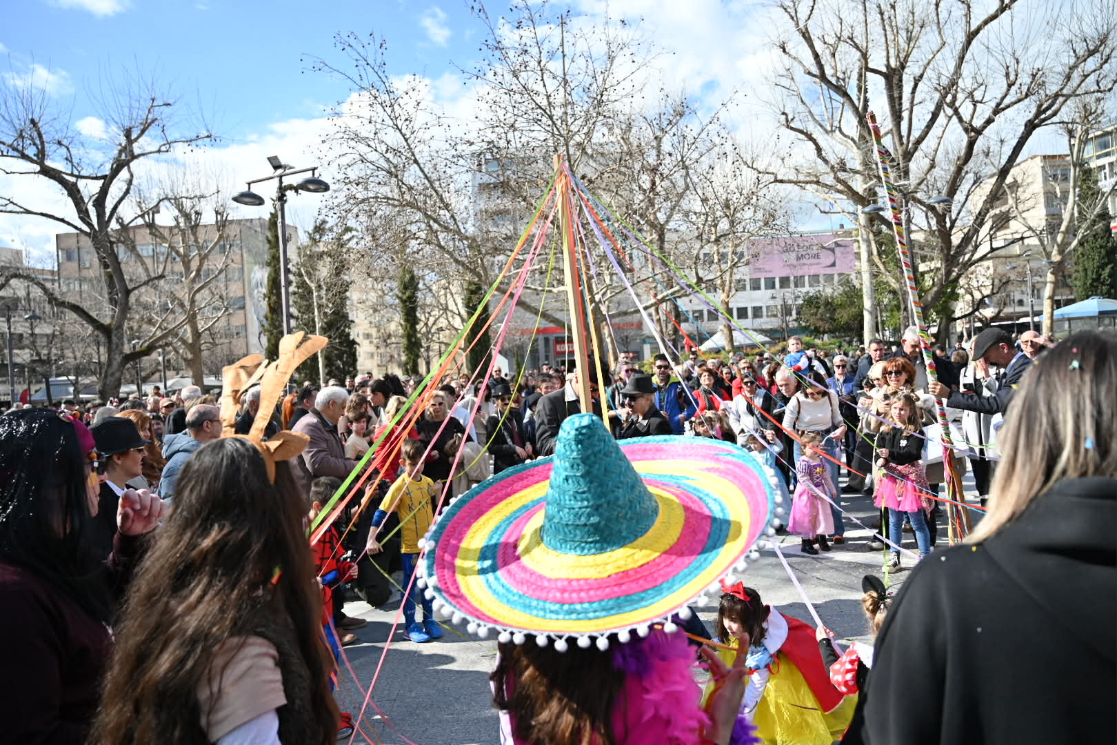 Σε ρυθμούς Αποκριάς η Λάρισα - Παραδοσιακό γλέντι στήθηκε στην κεντρική πλατεία (ΦΩΤΟ-ΒΙΝΤΕΟ)