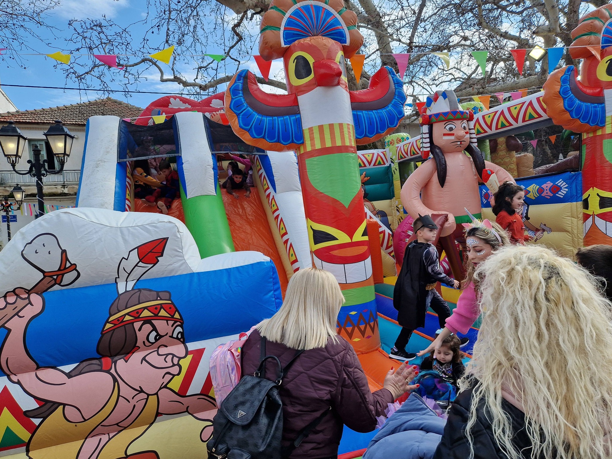 Καρναβάλι με ξεφάντωμα για τα παιδιά στο Βελεστίνο (ΦΩΤΟ)