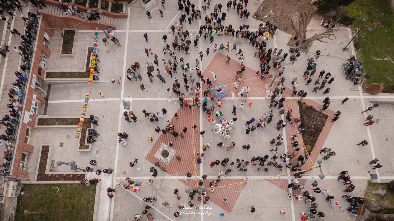Ξέφρενο γλέντι και πλήθος επισκεπτών στο Φαρσαλινό Καρναβάλι (ΦΩTO)