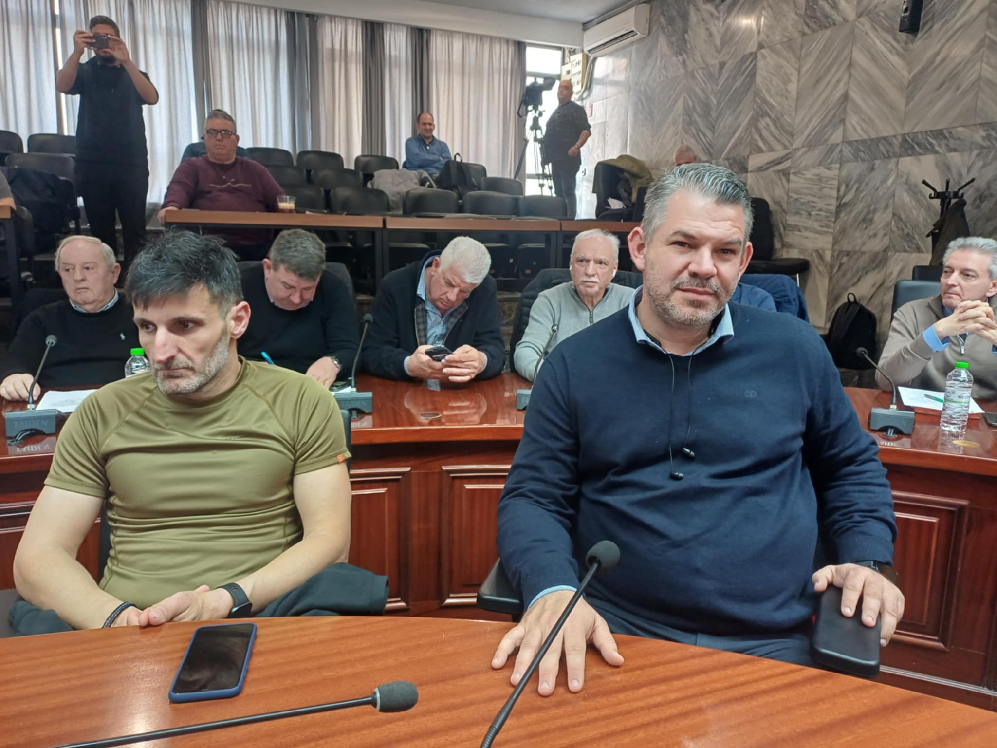 Οι κα΄μρες στα σολεία όξυναν την αντιπαράθεση στο δημοτικό συμβούλιο Λάρισας (ΦΩΤΟ+video)