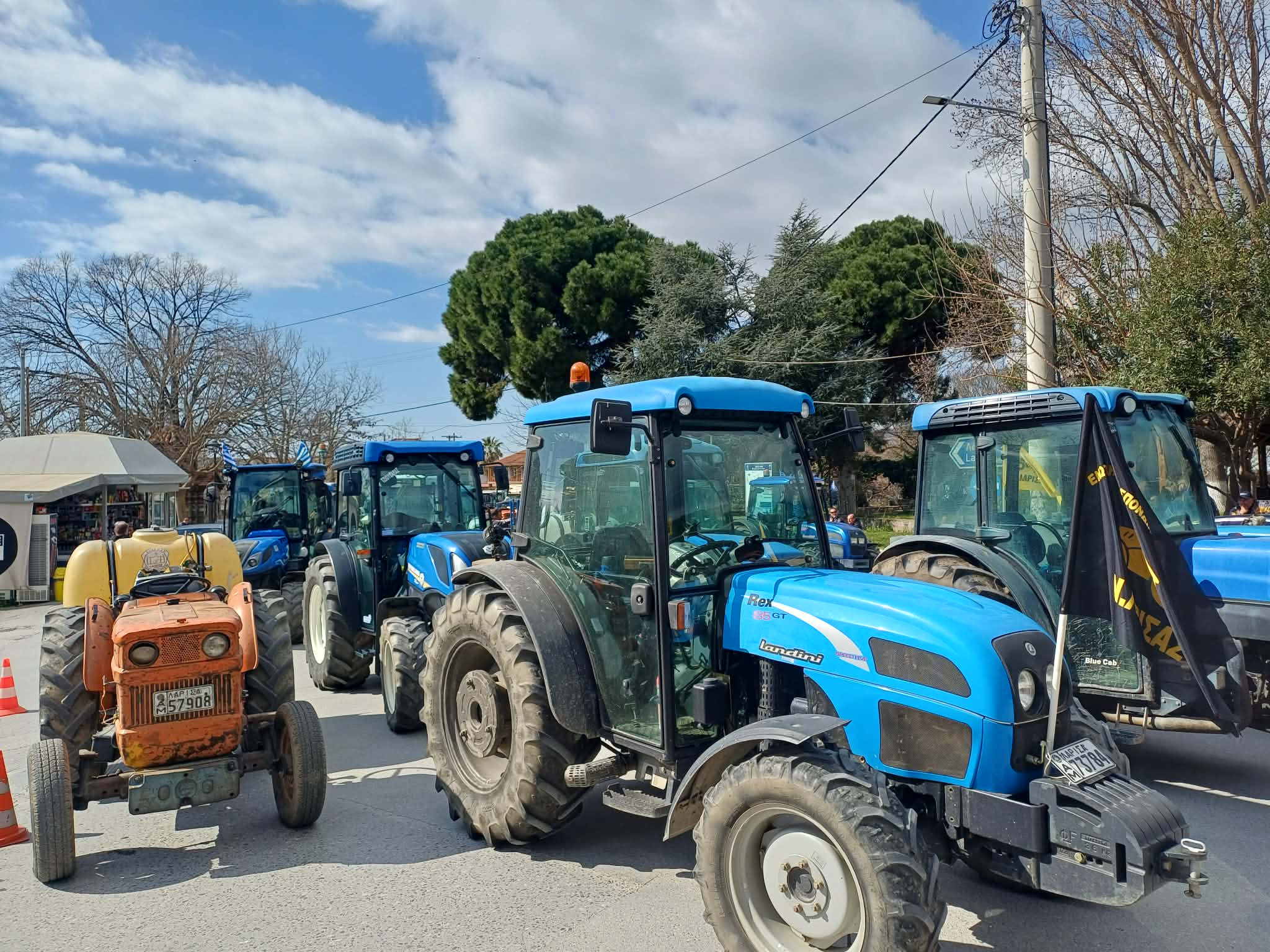 Πλημμύρισε τρακτερ η Αγιά για τα αχλάδια, τα κάστανα και τα μήλα (ΦΩΤΟ
