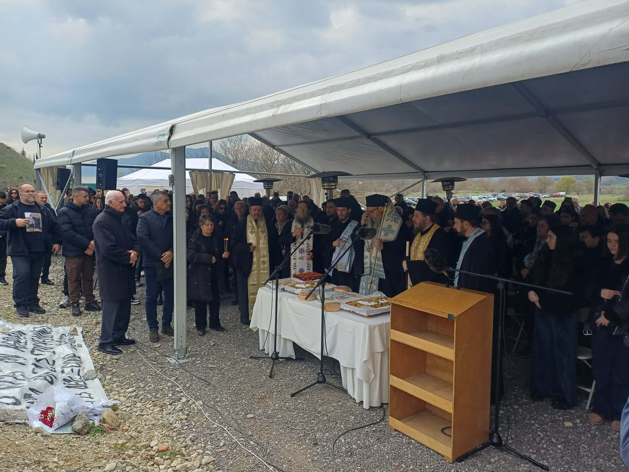 Συγκίνηση στο τρισάγιο για τη συμπλήρωση τριών χρόνων στον τόπο της τραγωδίας (ΦΩΤΟ+video)