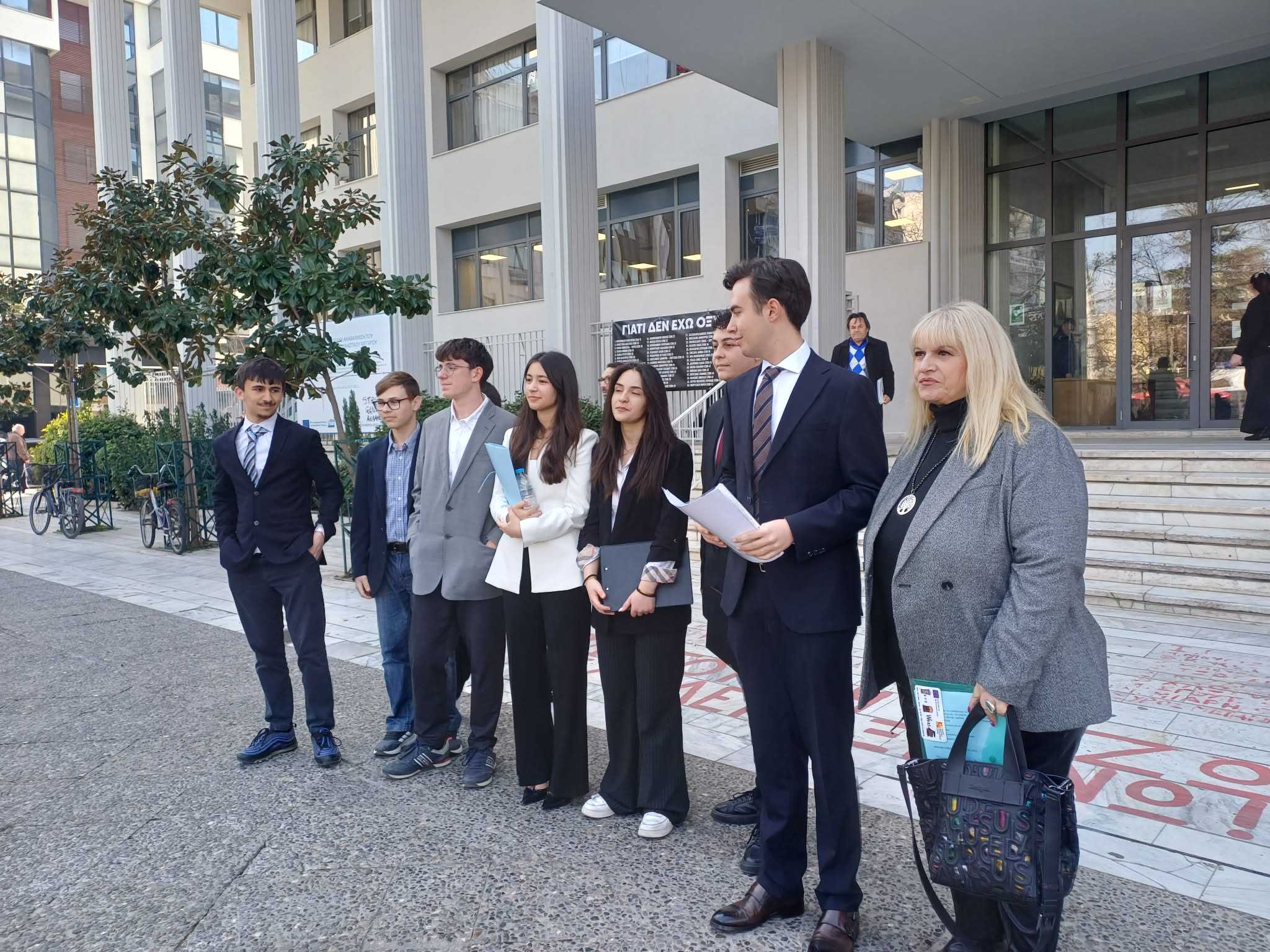 Γέμισαν μαθητές Λυκείου τα δικαστήρια Λάρισας για τη βιωματική δράση της εικονικής δίκης (ΦΩΤΟ)