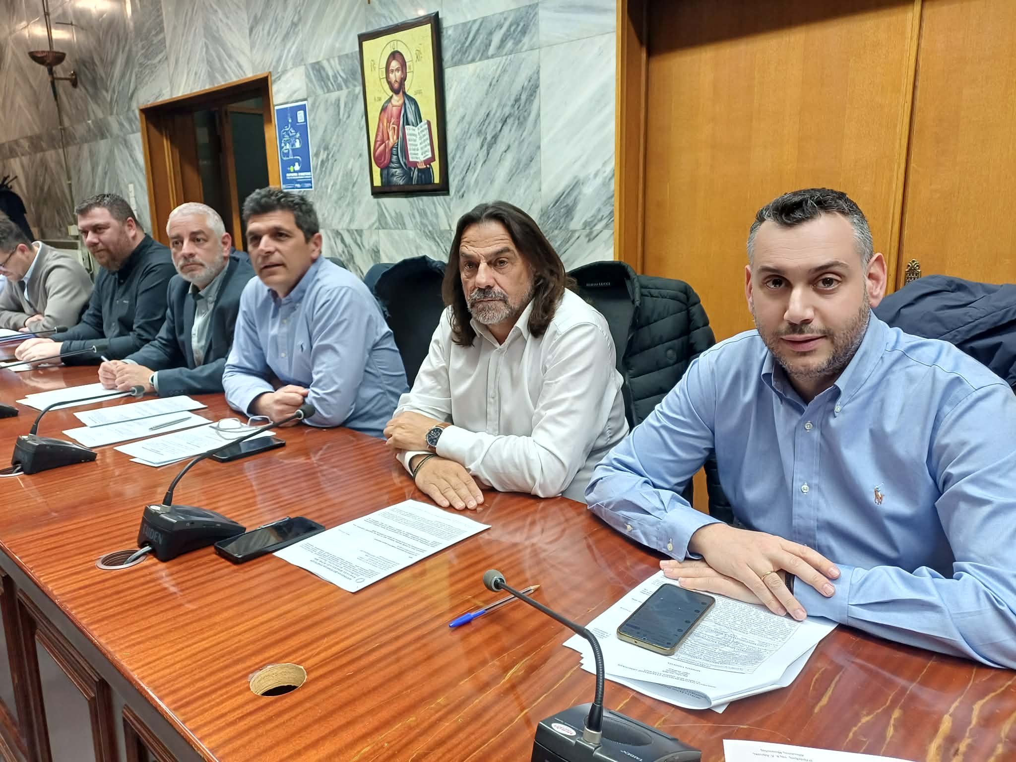 Ένταση στη χθεσινή συνεδρίαση του δημοτικού συμβουλίου- αποχώρησε η Συμπαράταξη Λαρισαίων (ΦΩΤΟ)