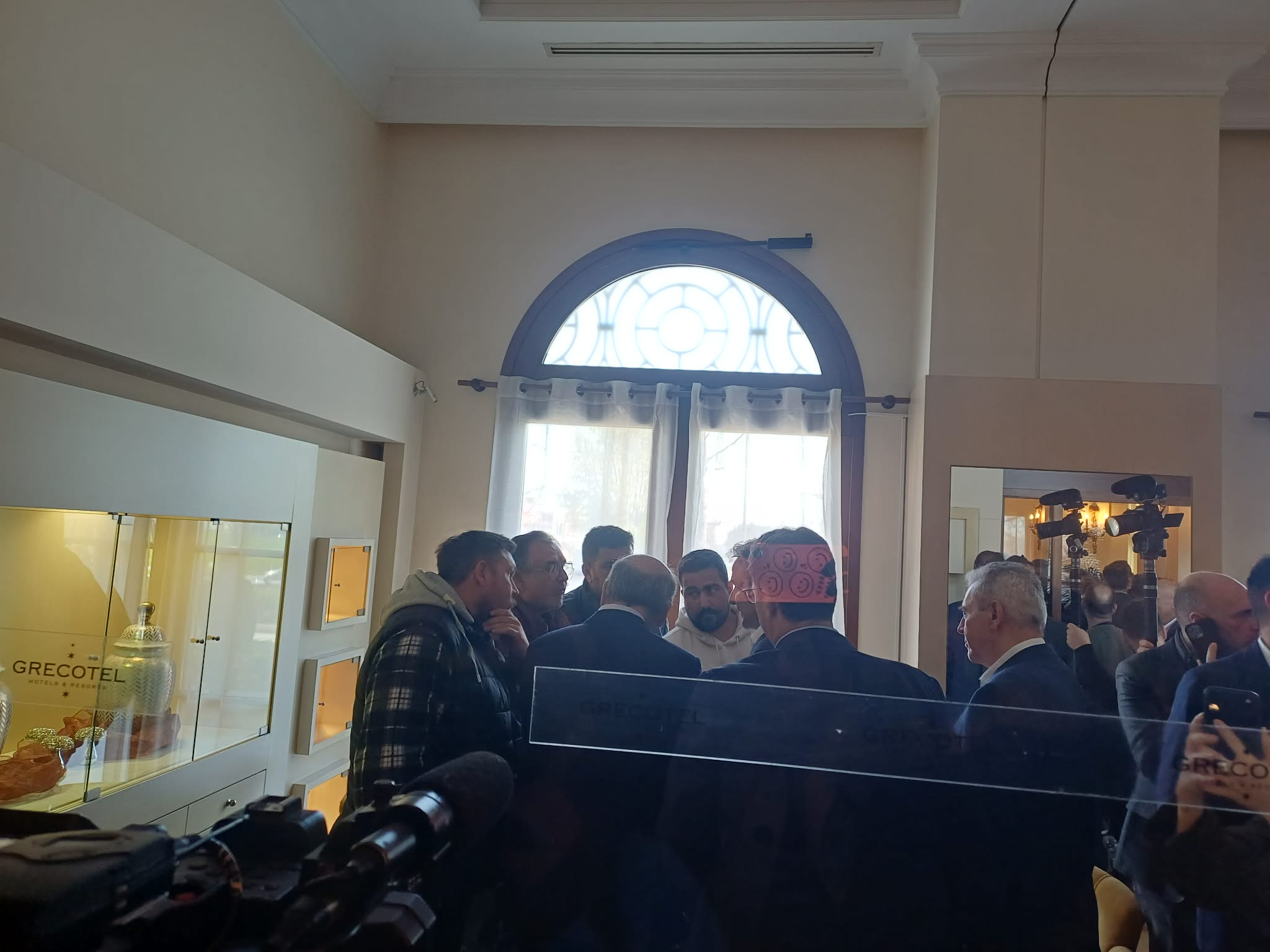 Συνάντηση αγροτών των μπλόκων με Μητσοτάκη στη Λάρισα (ΦΩΤΟ)