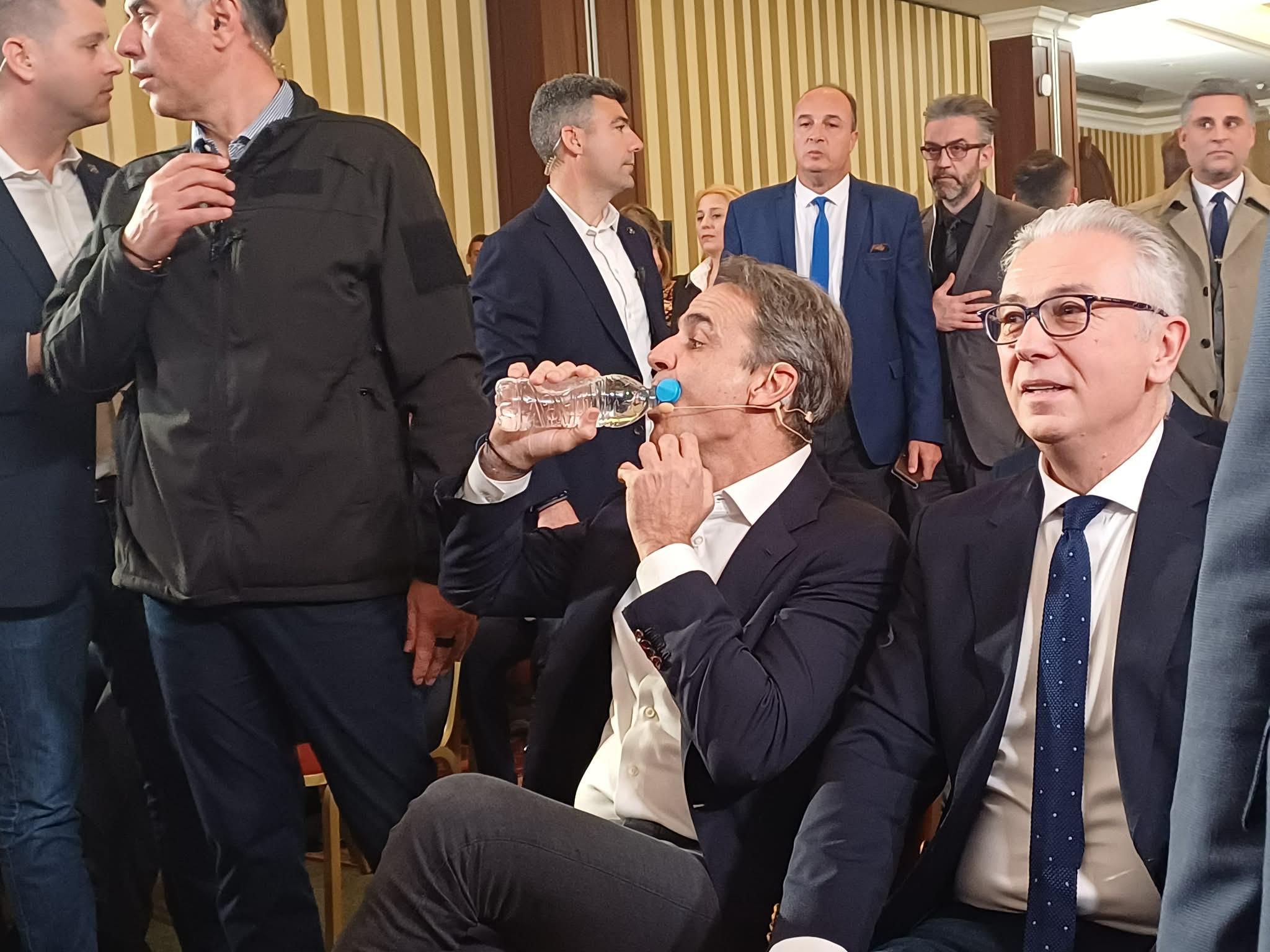 Φωτογραφικά κλικς από την παρουσία Μητσοτάκη στη Λάρισα (ΦΩΤΟ)