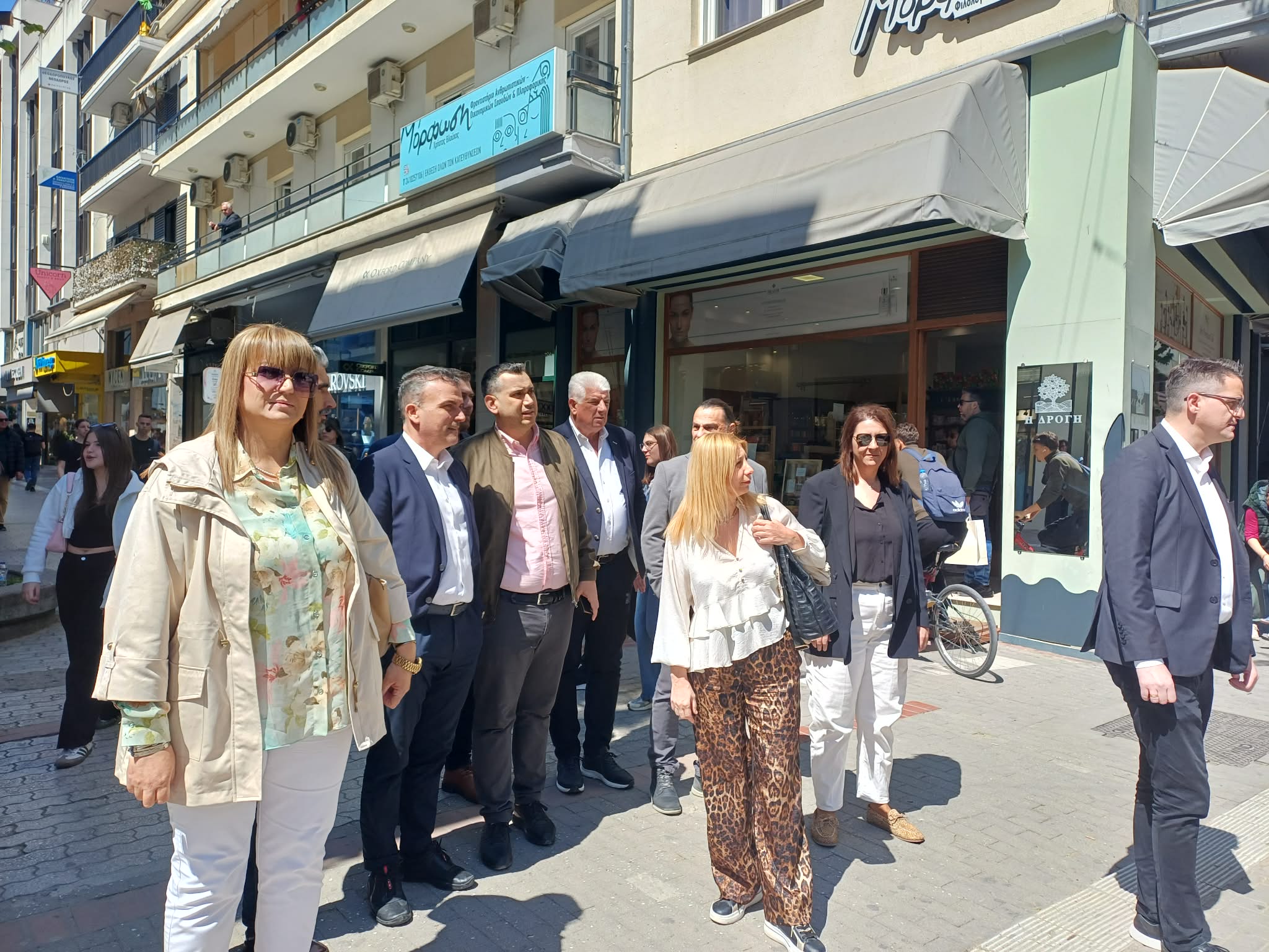 Επίσκεψη δημάρχου στην αγορά της Λάρισας- διαπίστωσε επάρκεια  και αντάλλαξε ευχές (ΦΩΤΟ)