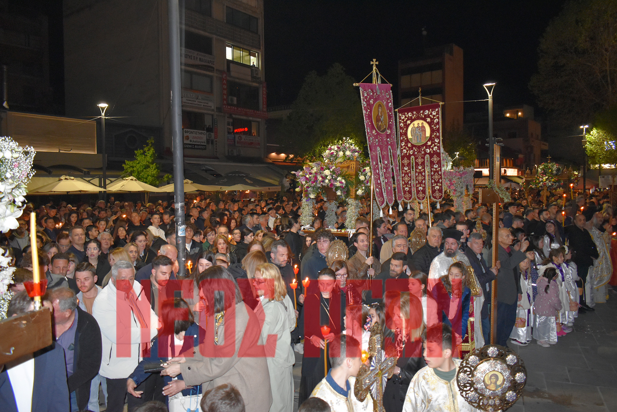 Με κατάνυξη και θρησκευτική ευλάβεια η περιφορά των Επιταφίων στην Καρδίτσα (ΦΩΤΟ - ΒΙΝΤΕΟ)