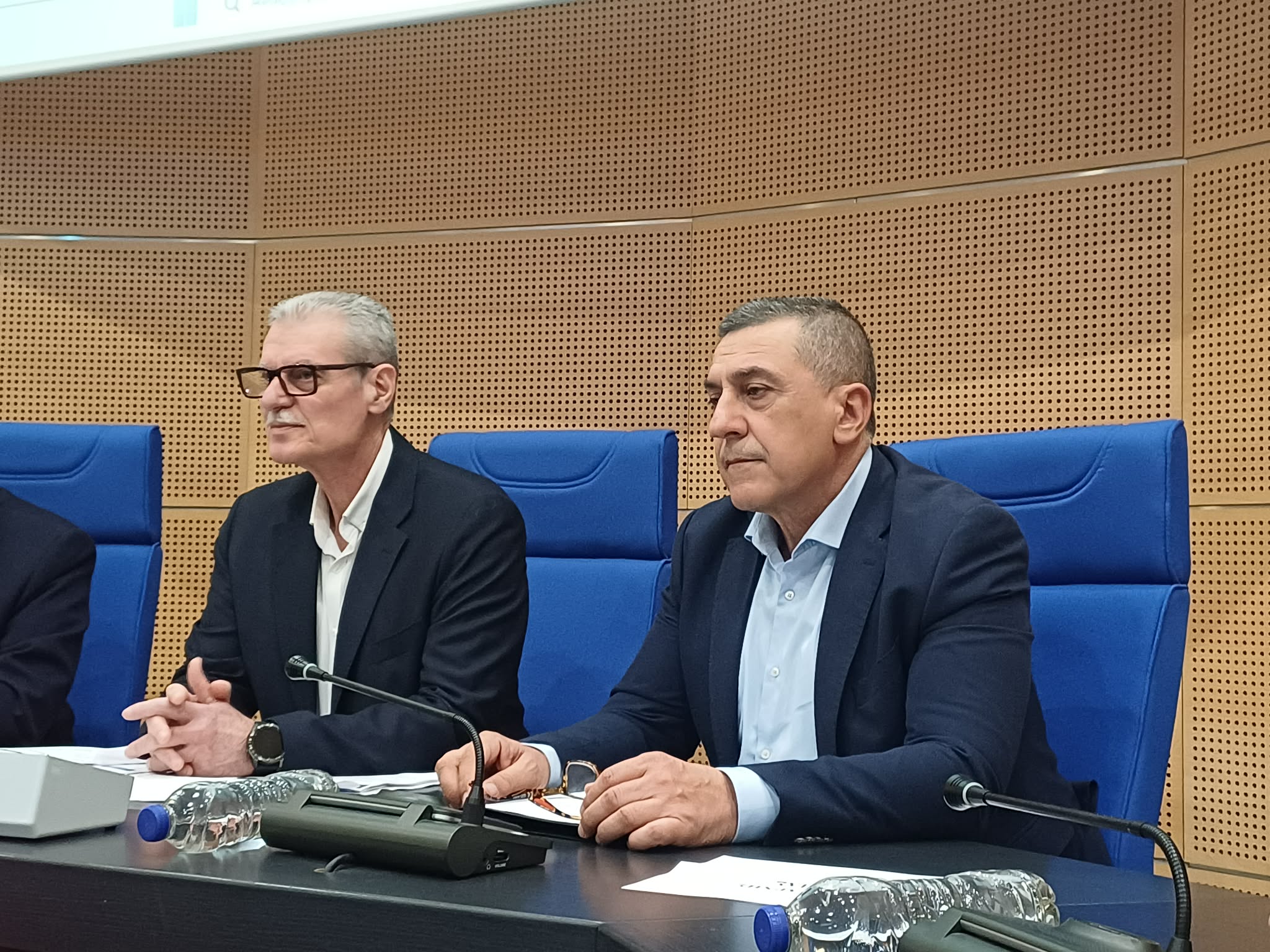 Σύσκεψη στην Περιφέρεια ενόψει αντιπυρικής περιόδου παρουσία του υπουργού Κλιματικής Κρίσης Ευαγγ. Τουρνά (ΦΩΤΟ)