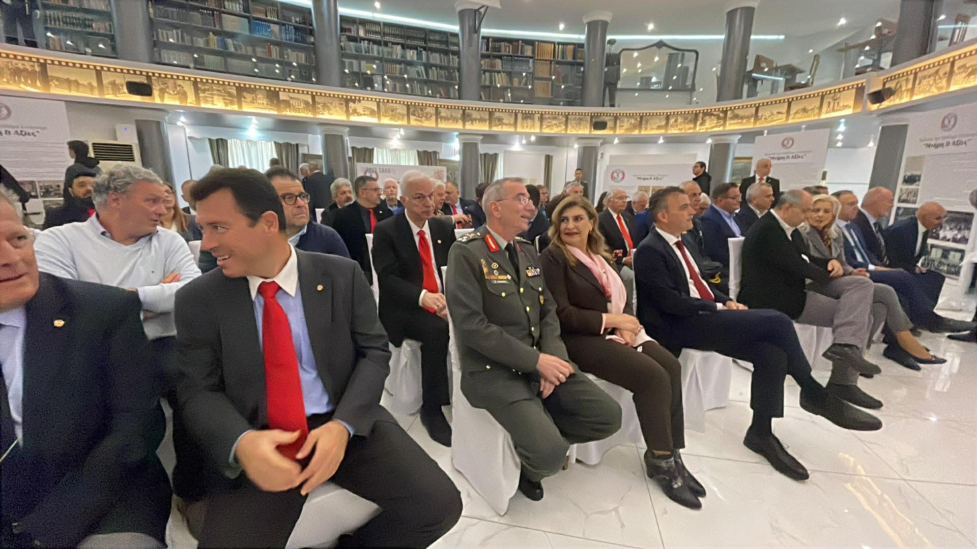 Με έντονη βροχή τα αποκαλυπτήρια του μνημείου για την ελληνική ομογένεια στον κόμβο Βόλου με Ηρώων Πολυτεχνείου (ΦΩΤΟ)