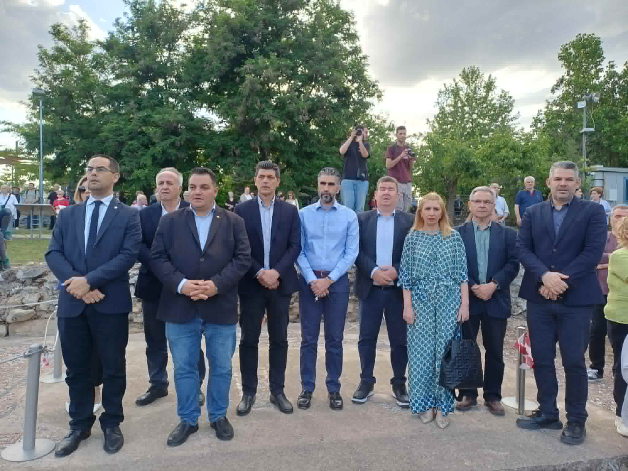 Πλήθος πιστών στον Αρχιερατικό Εσπερινό στην παλαιά Βασιλική του Αγίου Αχιλλίου στο Φρούριο Λαρίσης (ΦΩΤΟ+video)