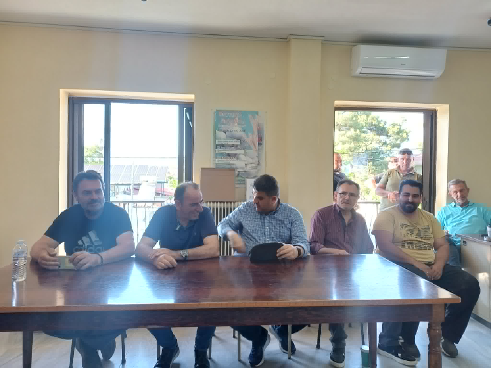 Γενική συνέλευση στον Αγροτικό Σύλλογο Πλατυκάμπου - Οργή αγροτών για καθυστερήσεις πληρωμών (ΦΩΤΟ)