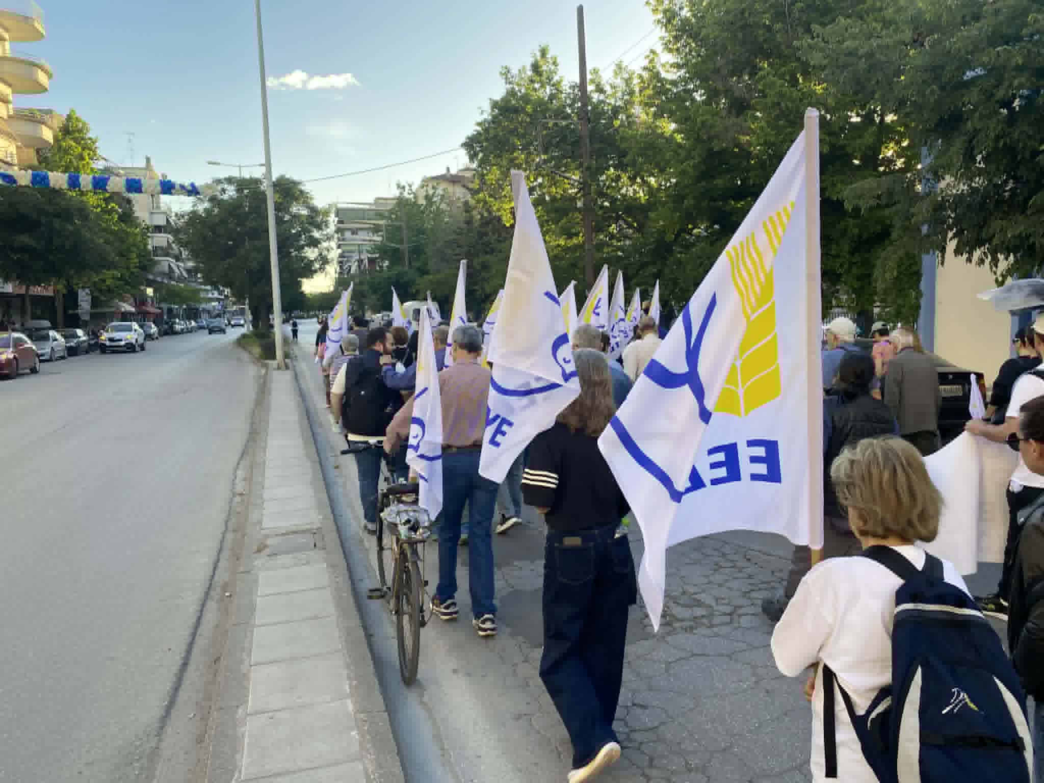 Πορεία ειρήνης στη Λάρισα με συγκέντρωση στο ΑΤΑ και τελικό προορισμό στην 1η Στρατιά (Επιθεώρηση Στρατού) (ΦΩΤΟ)