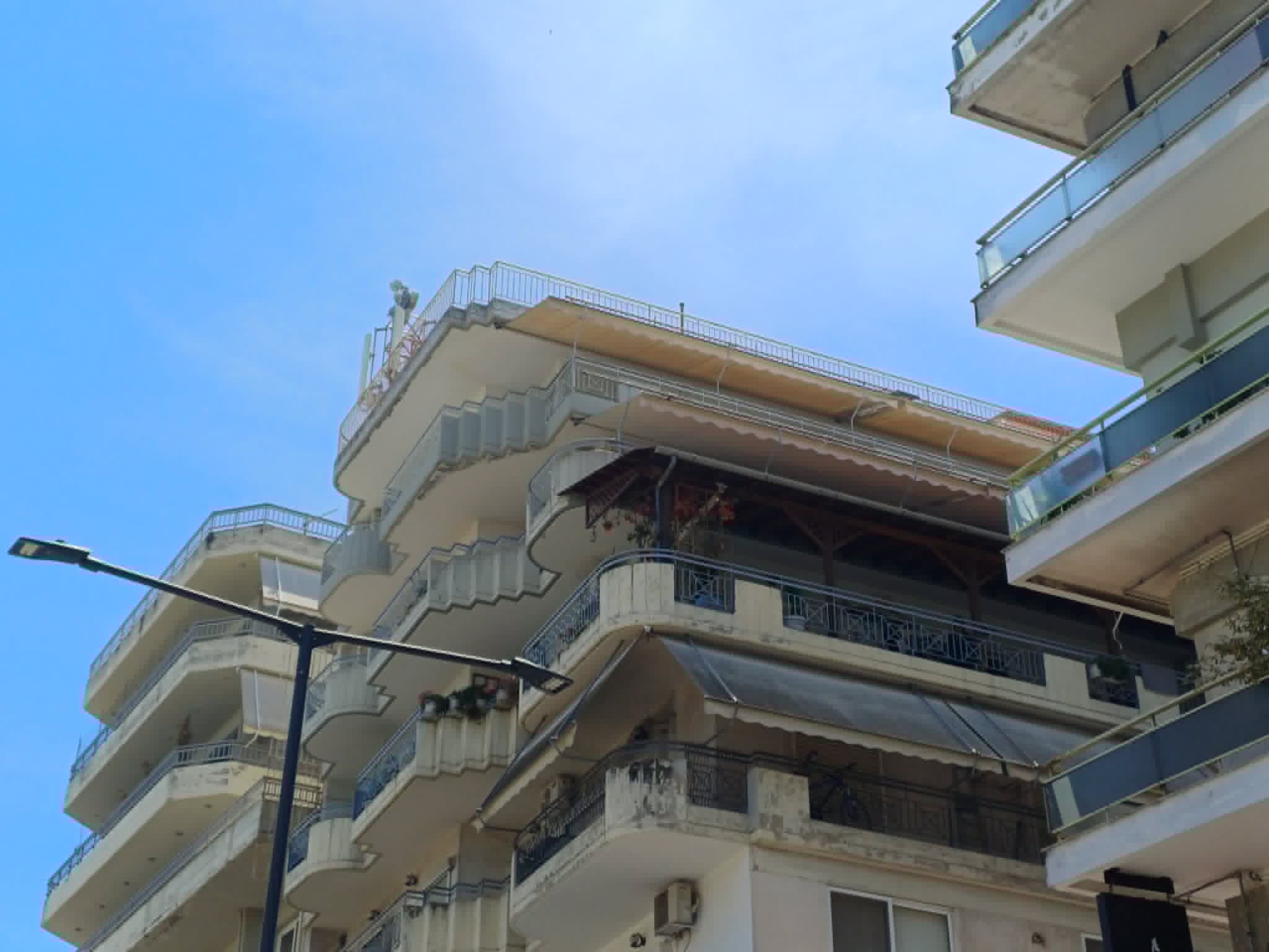 Συναγερμός στην Πυροσβεστική για φωτιά σε διαμέρισμα στο κέντρο της Λάρισας (ΦΩΤΟ)