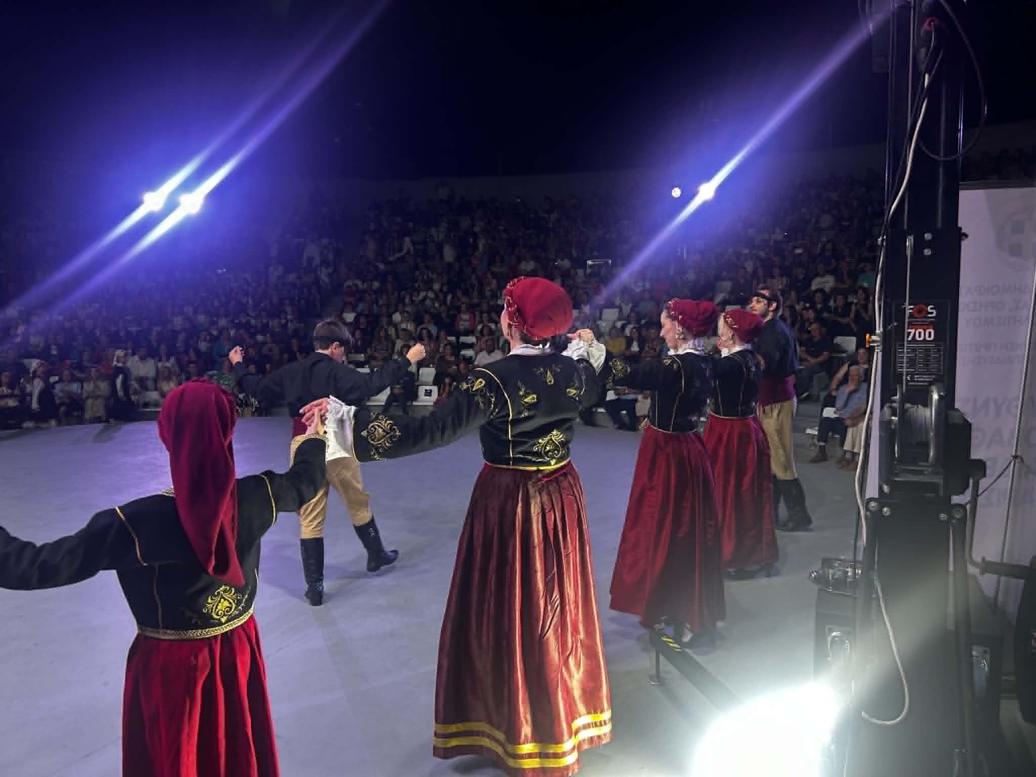 Πανδαισία δημοτικής παράδοσης μέχρι αργά τα μεσάνυχτα στο κηποθέατρο Αλκαζάρ (ΦΩΤΟ+βίντεο)